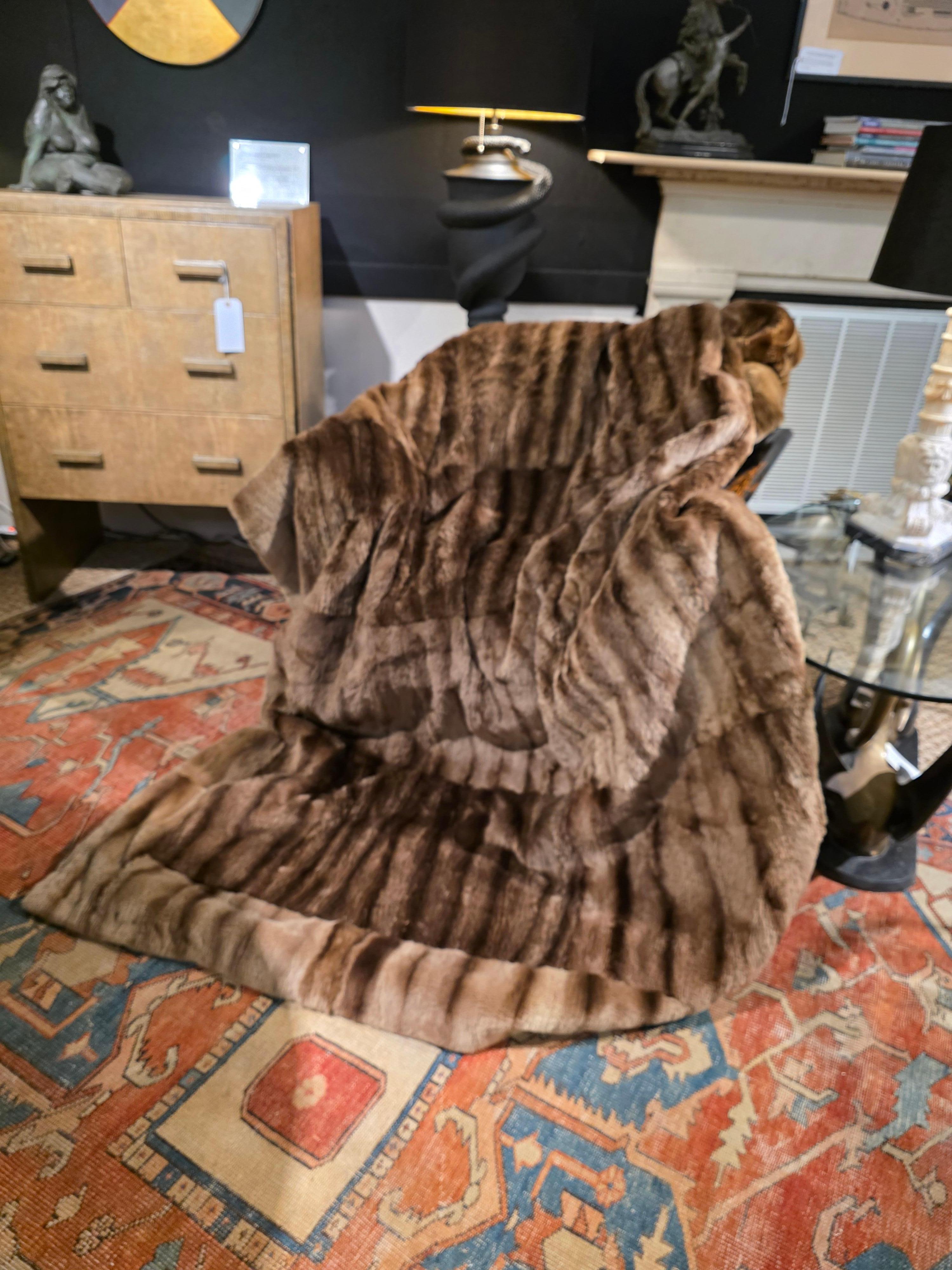 Coperta King Size in pelliccia di procione tosata Nature in vendita 4