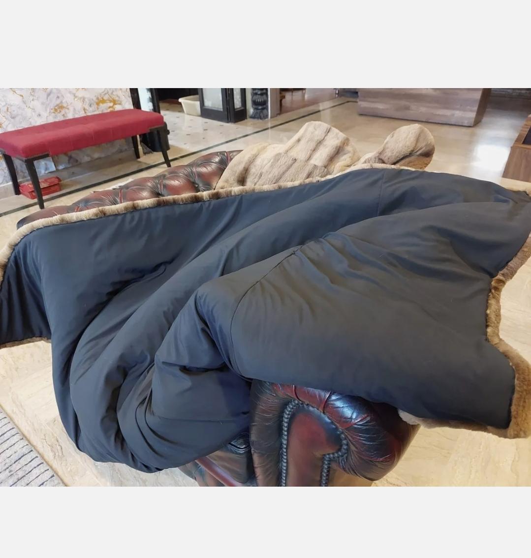 Couverture King Size en fourrure de raton laveuse naturelle Neuf - En vente à Hudson, NY