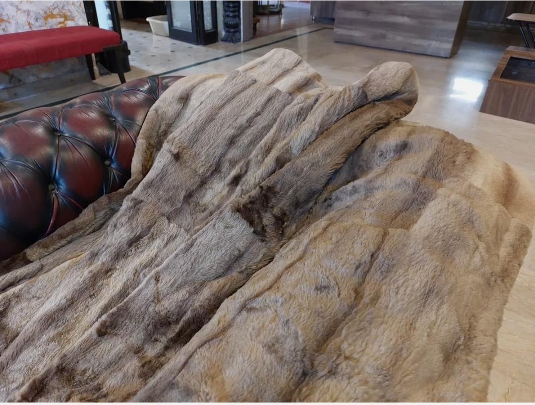 XXIe siècle et contemporain Couverture King Size en fourrure de raton laveuse naturelle en vente