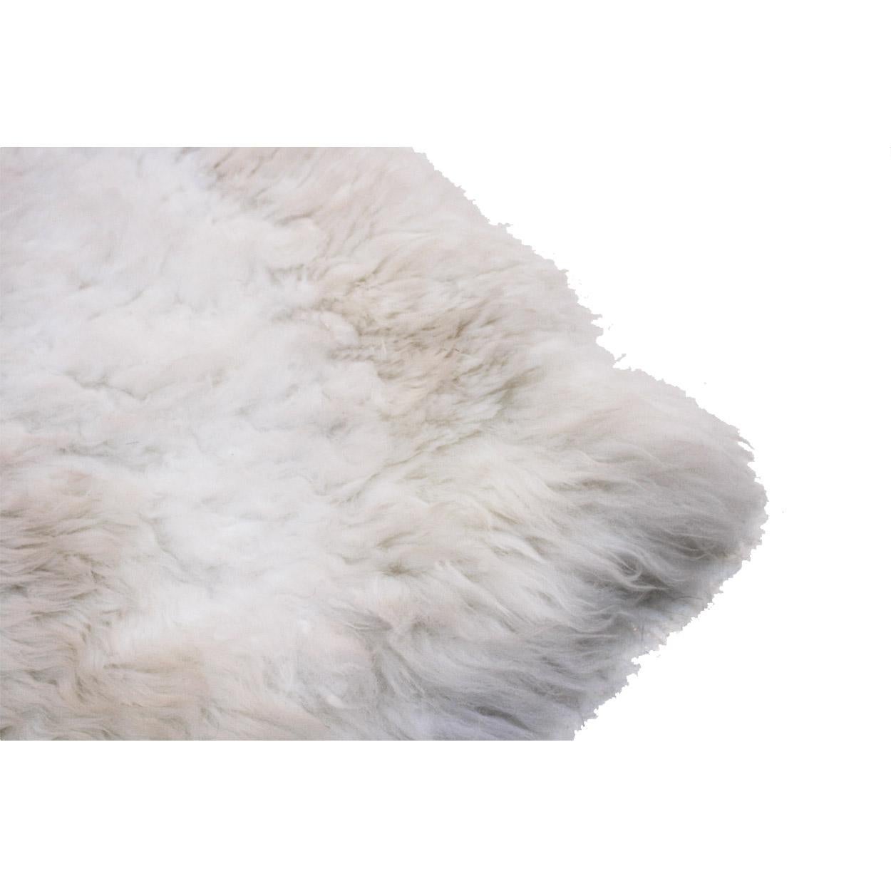 White Natural Sheep Hair Rug In Good Condition For Sale In Madrid, ES