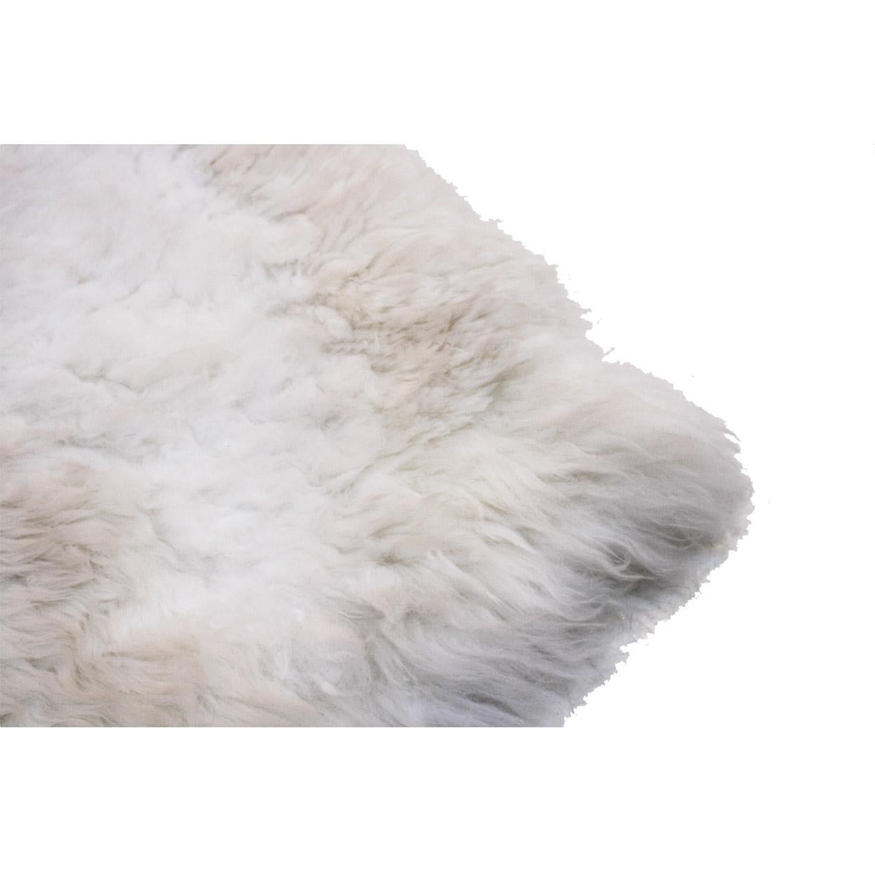 Natural Sheep Hair Rug In Good Condition For Sale In Madrid, ES