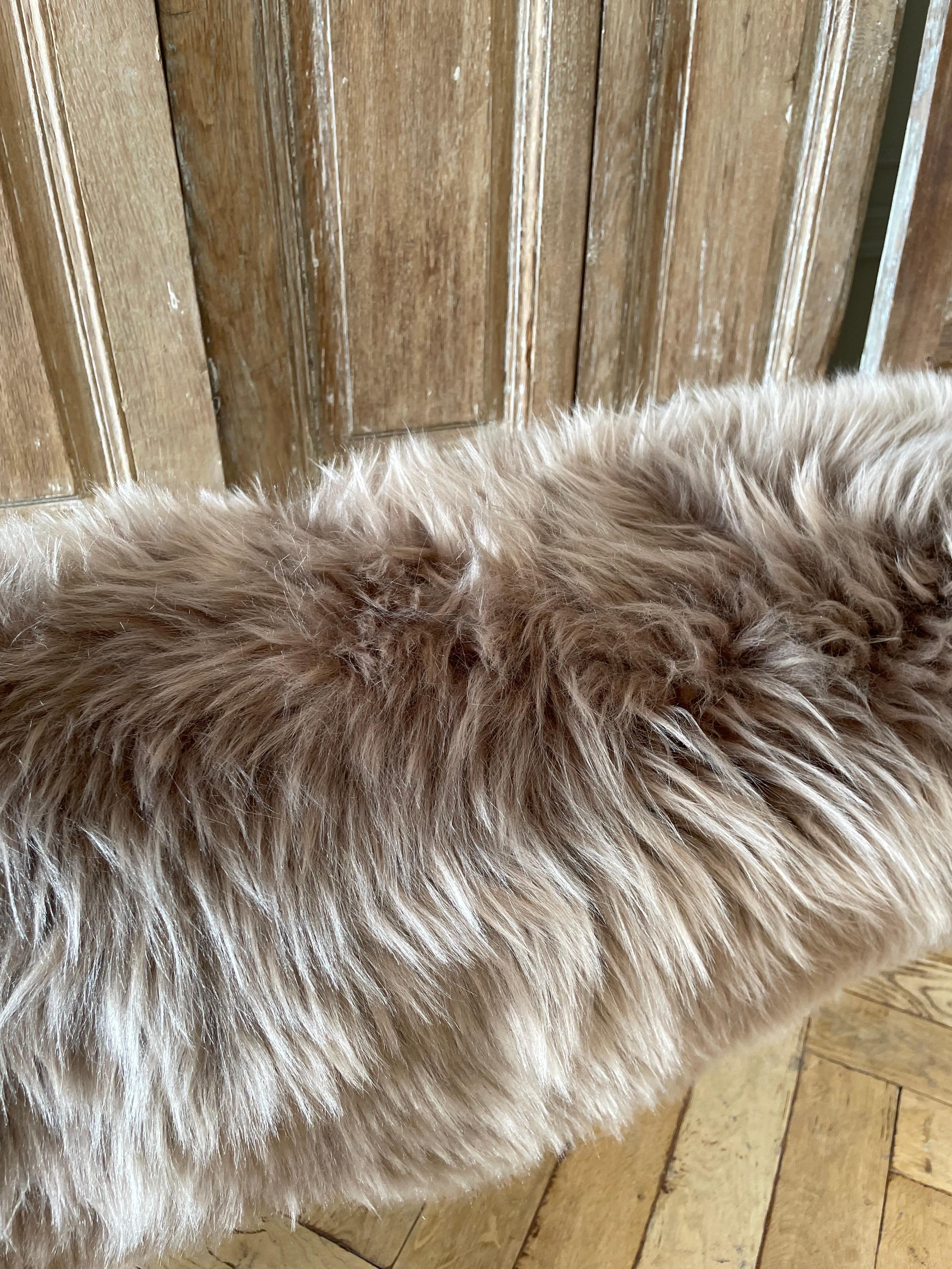 Natural Sheep Skin Rug or Throw  In Excellent Condition For Sale In Brea, CA