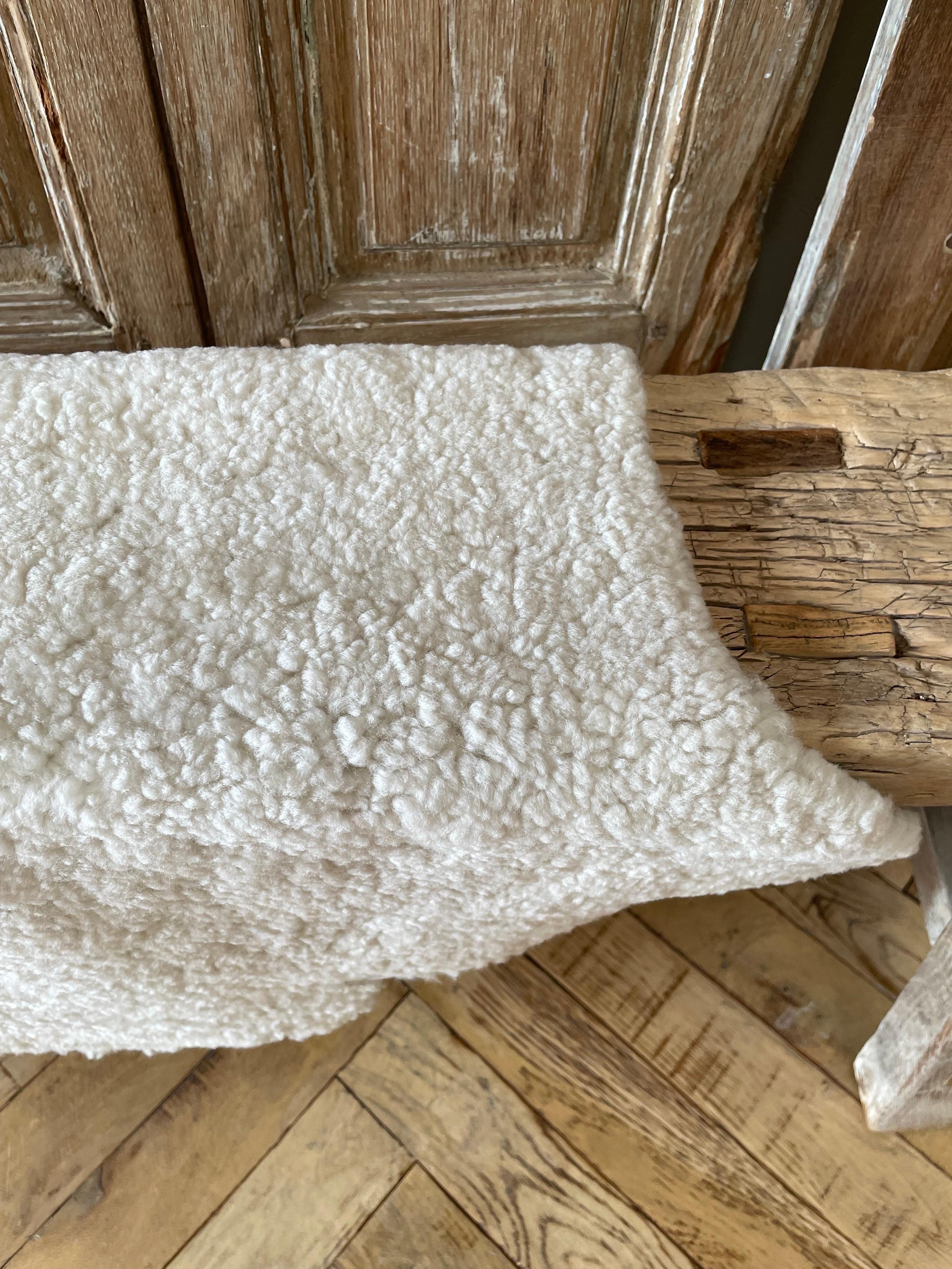 Natural Sheepskin Hide Rug or Throw For Sale 1