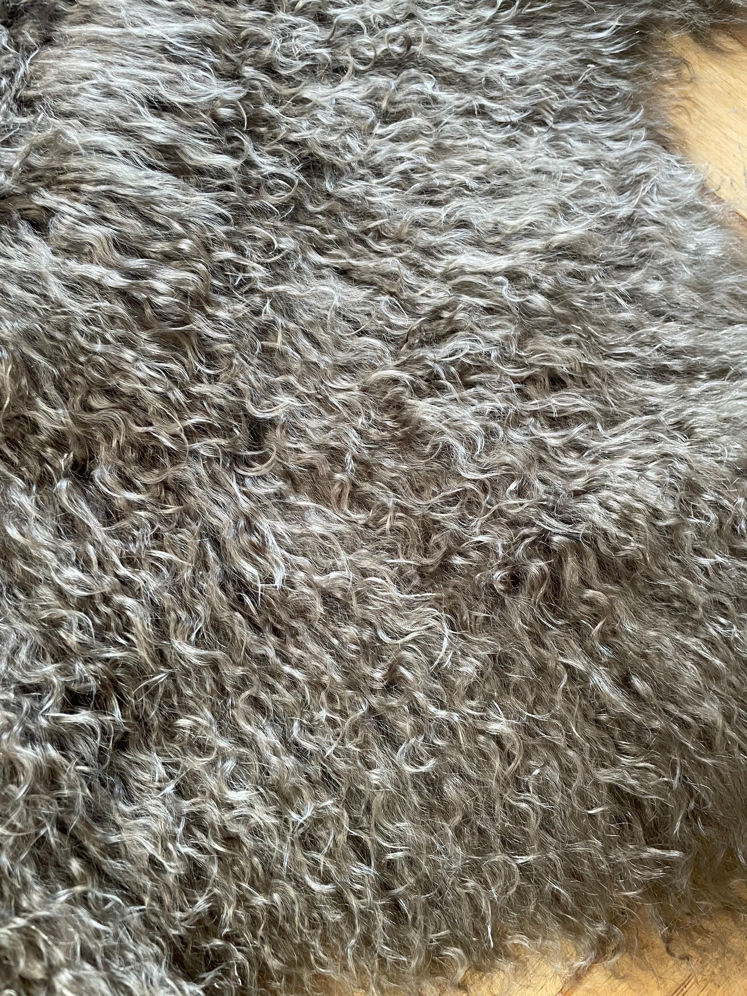 Natural Sheepskin Hide Rug or Throw For Sale 1