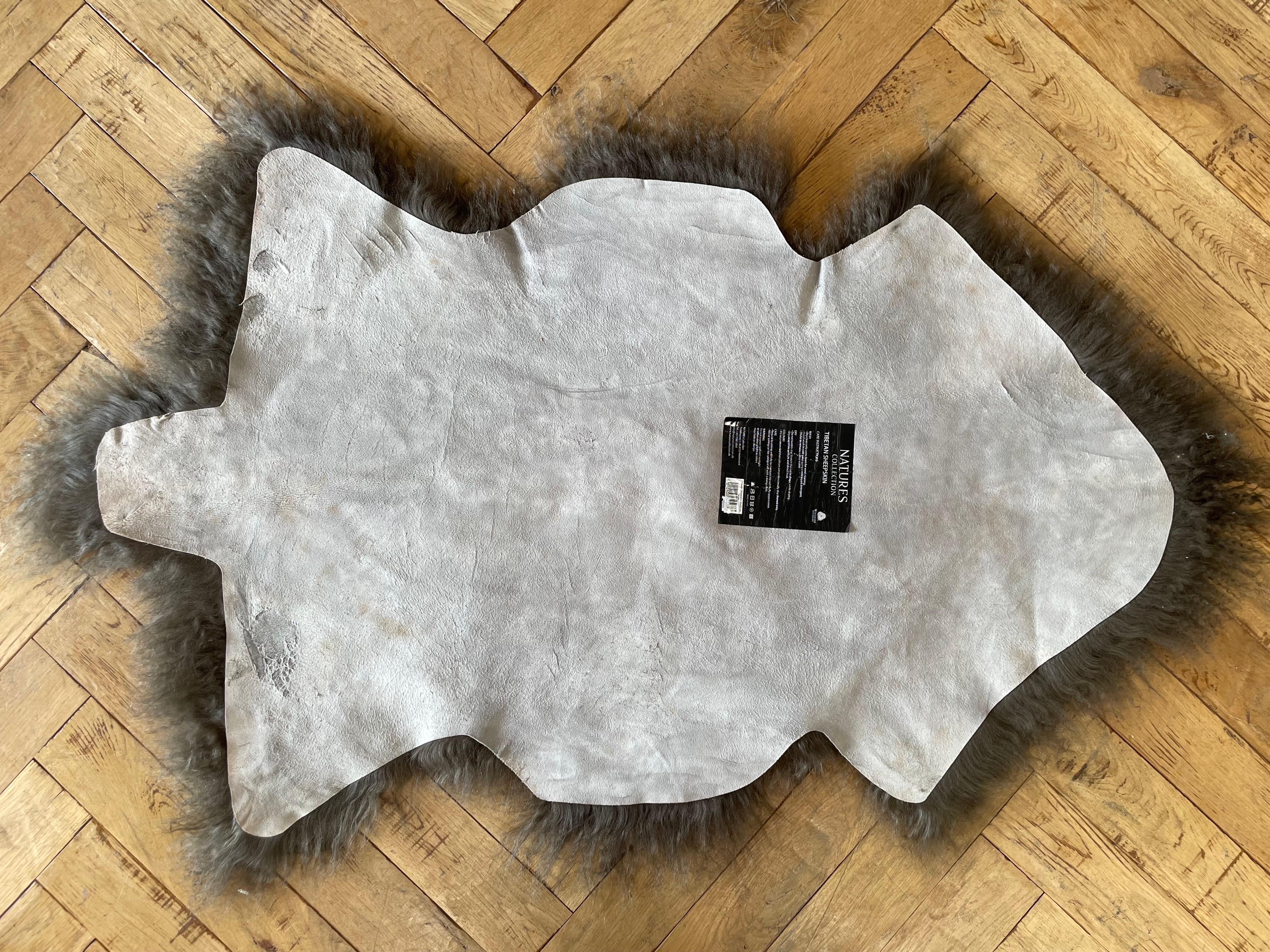 Natural Sheepskin Hide Rug or Throw For Sale 3
