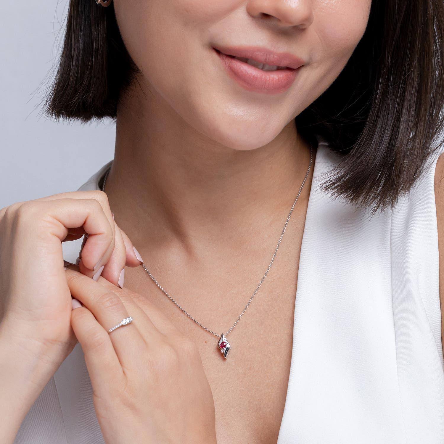 Colgante Ovalado de Rubí y Diamante de 3,3 ct Estilo Concha Natural en Oro Rosa de 18 quilates Corte oval en venta