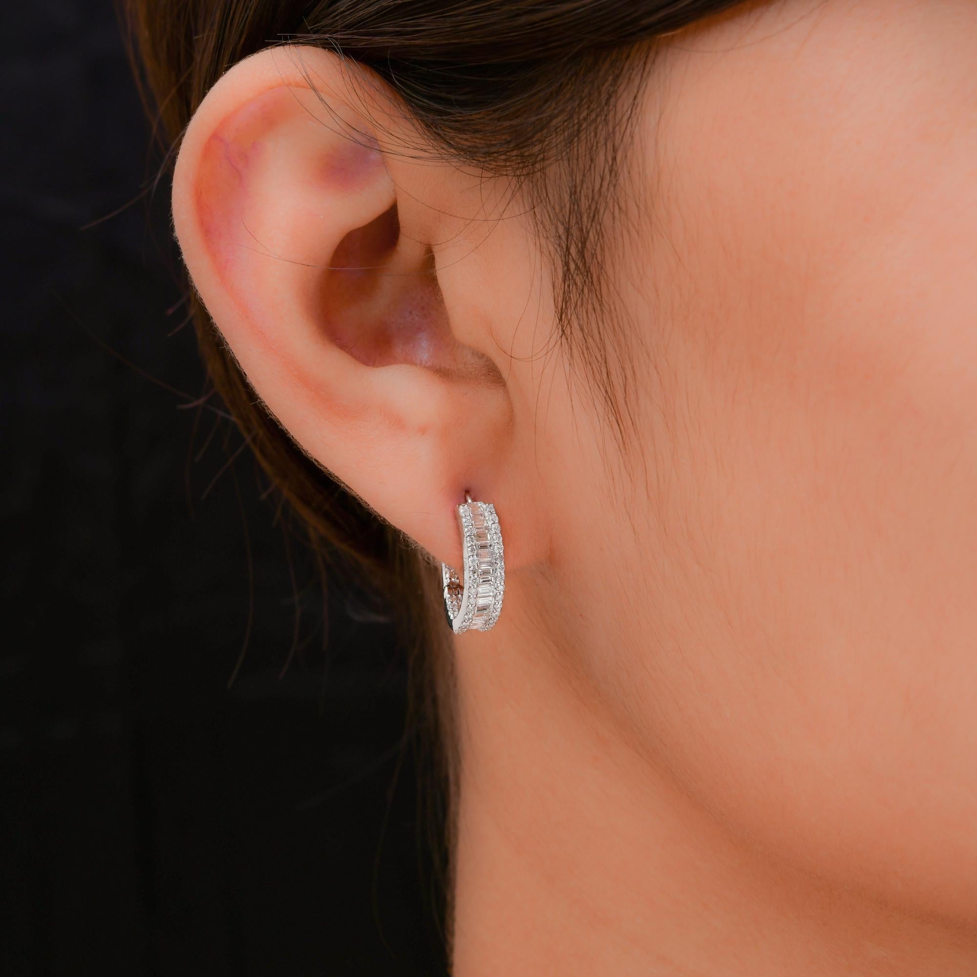 Natural SI Clarity HI Color Baguette Diamond Hoop Earrings 14 Karat White Gold In New Condition For Sale In Diera, Dubai