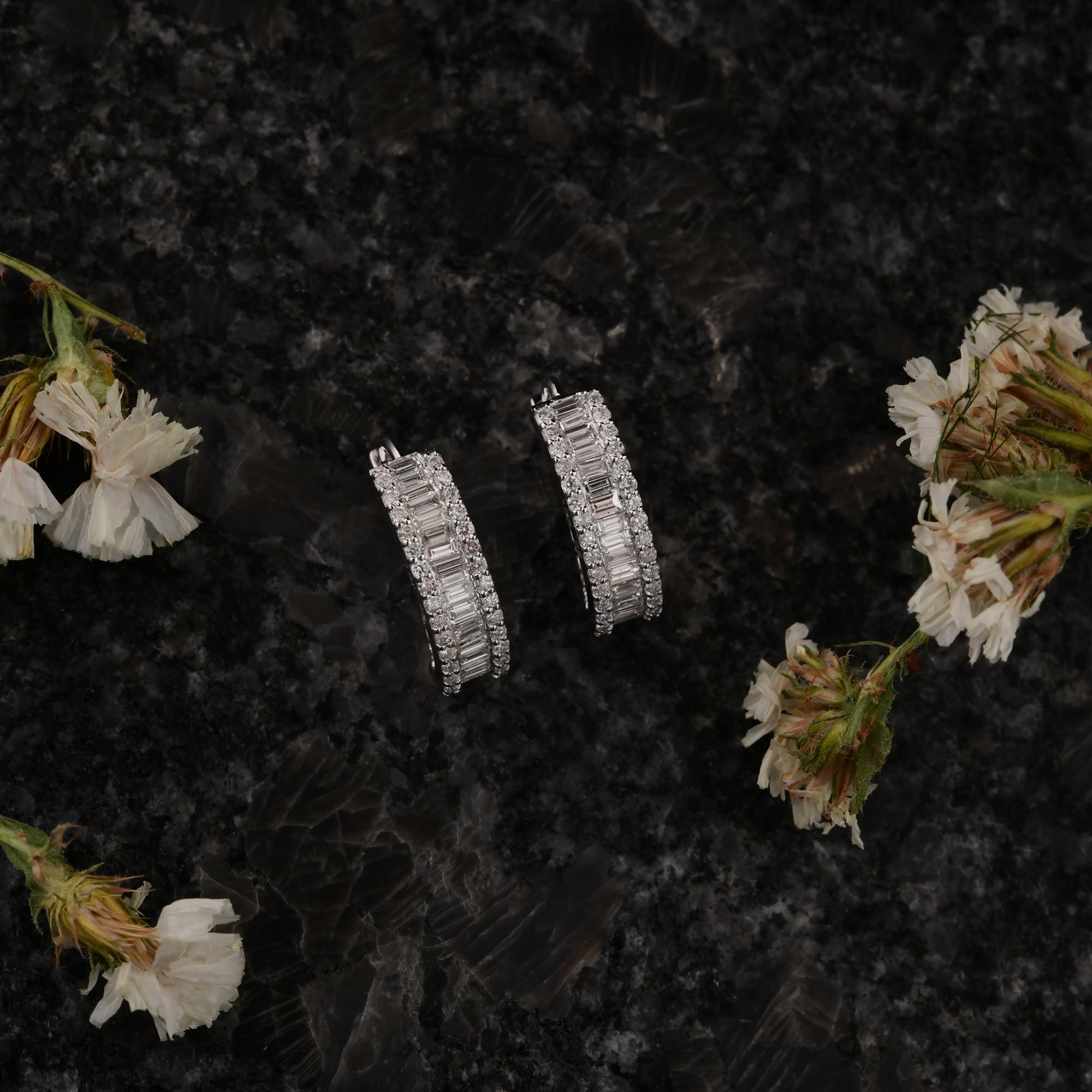 Natural SI Clarity HI Color Baguette Diamond Hoop Earrings 18 Karat White Gold In New Condition For Sale In Diera, Dubai