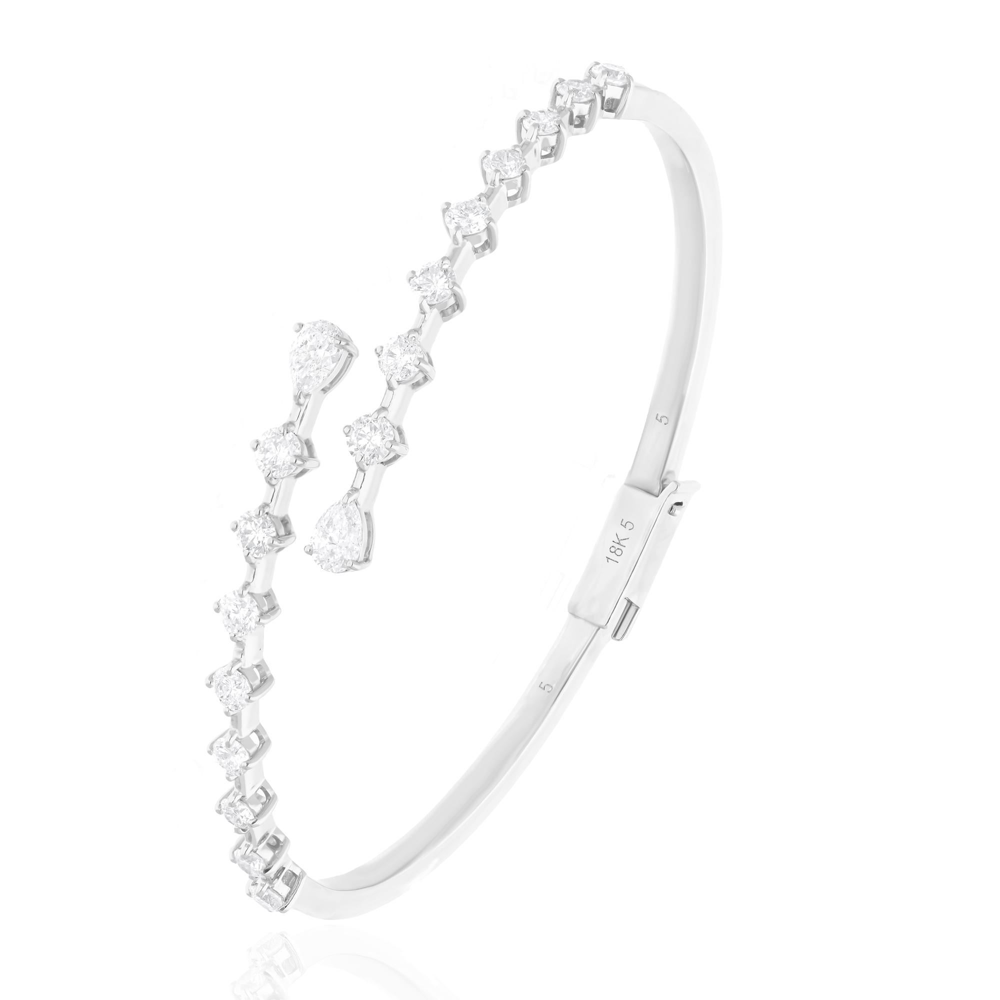 Fundida en oro de 18 quilates, esta exquisita pulsera está engastada con 1,99 quilates de brillantes diamantes.

SIGUE LA TIENDA DE SPECTRUM JEWELS para ver la última colección y piezas exclusivas. Spectrum Jewels se enorgullece de ser uno de los