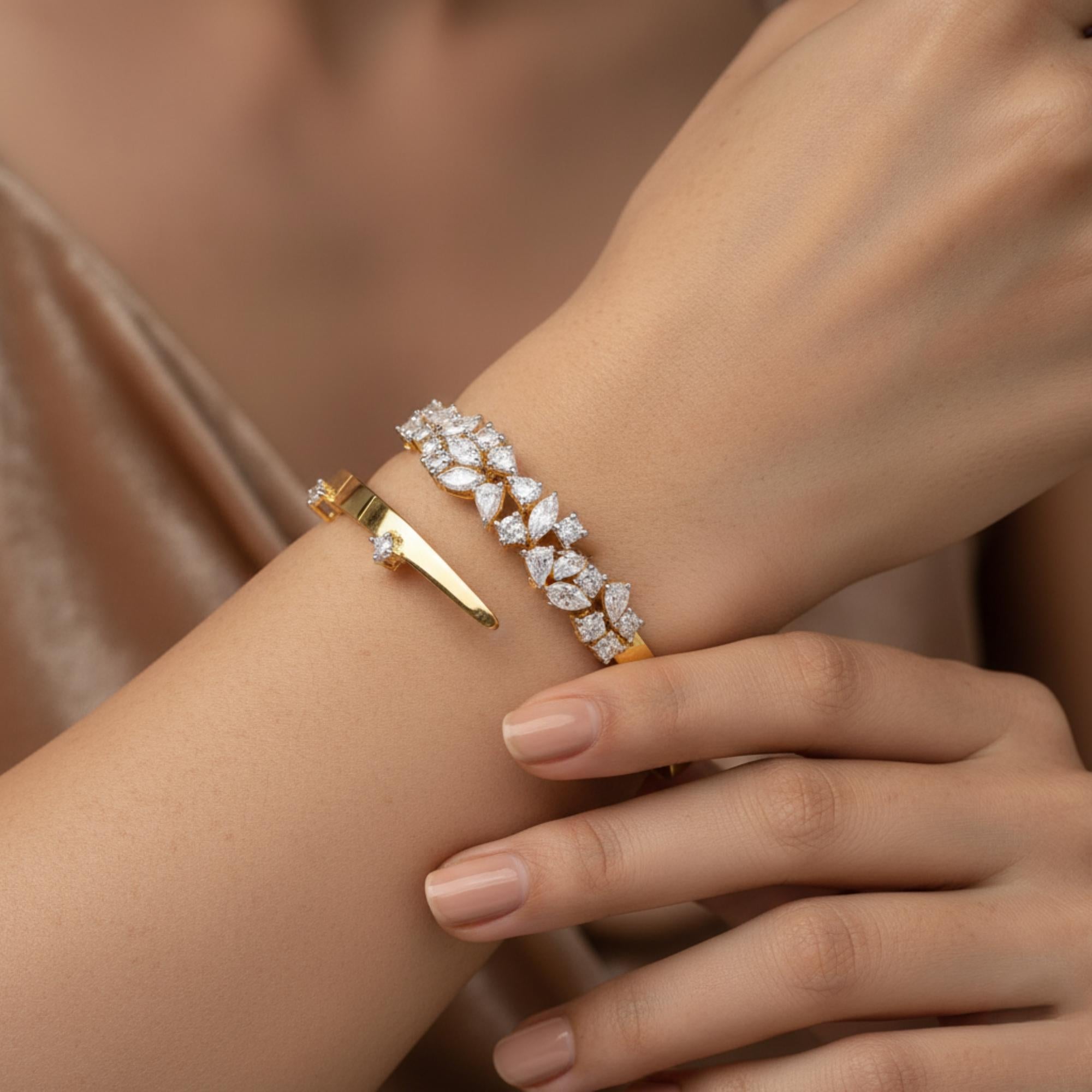 Fabriqué en or 14 carats, ce bracelet exquis est serti de 2,46 carats de diamants étincelants.

Suivez la vitrine de Spectrum Jewels pour découvrir la dernière collection et les pièces exclusives. Spectrum Jewels est fièrement classé parmi les