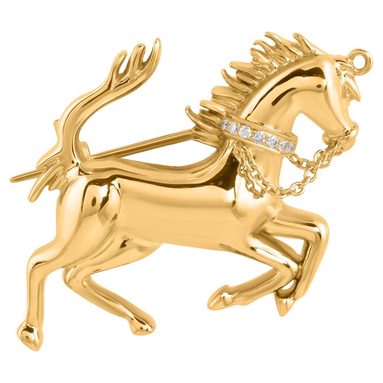 Natural SI Clarity HI Color Diamond Horse Pendant Brooch 18 Karat Yellow Gold For Sale