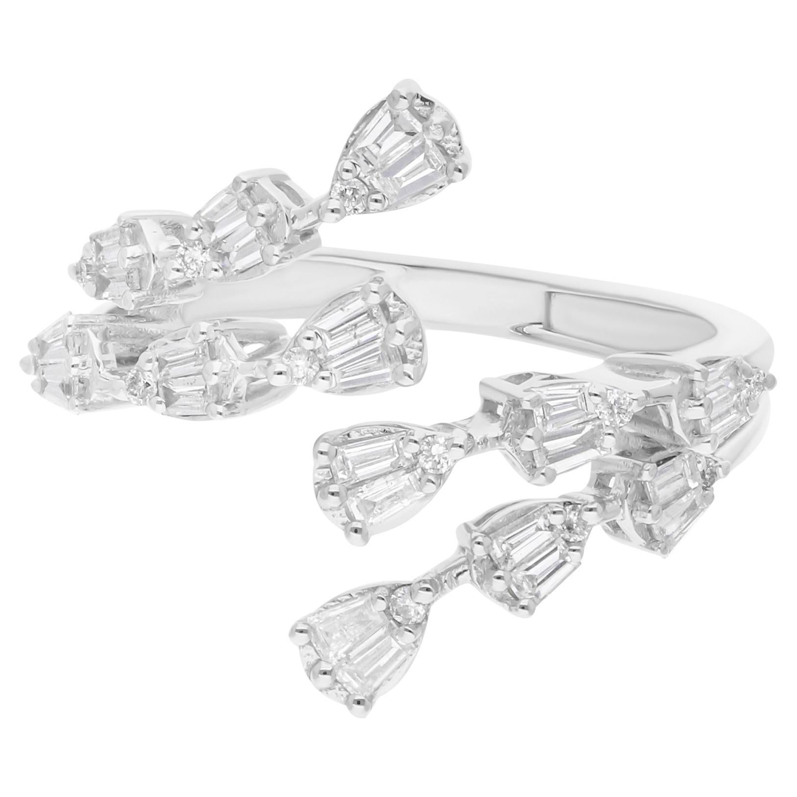 Natürliche SI/H Ohrringe aus 14 Karat Weißgold mit Diamanten im Baguetteschliff und Brillantschliff im Angebot