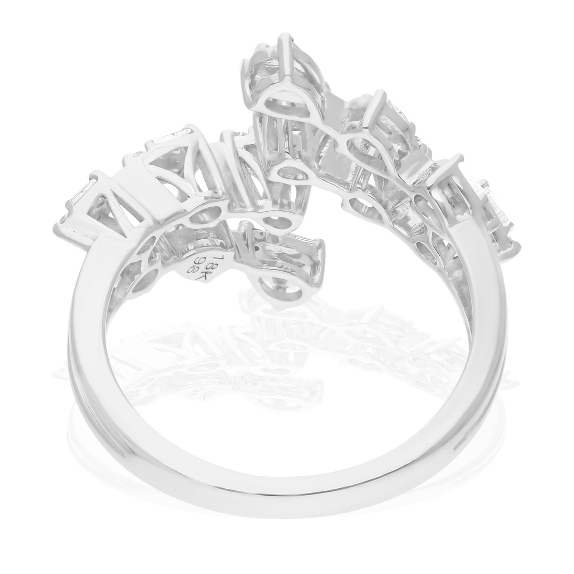 Moderne Boucles d'oreilles en or blanc 18 carats avec diamants taille baguette brillants naturels SI/H en vente