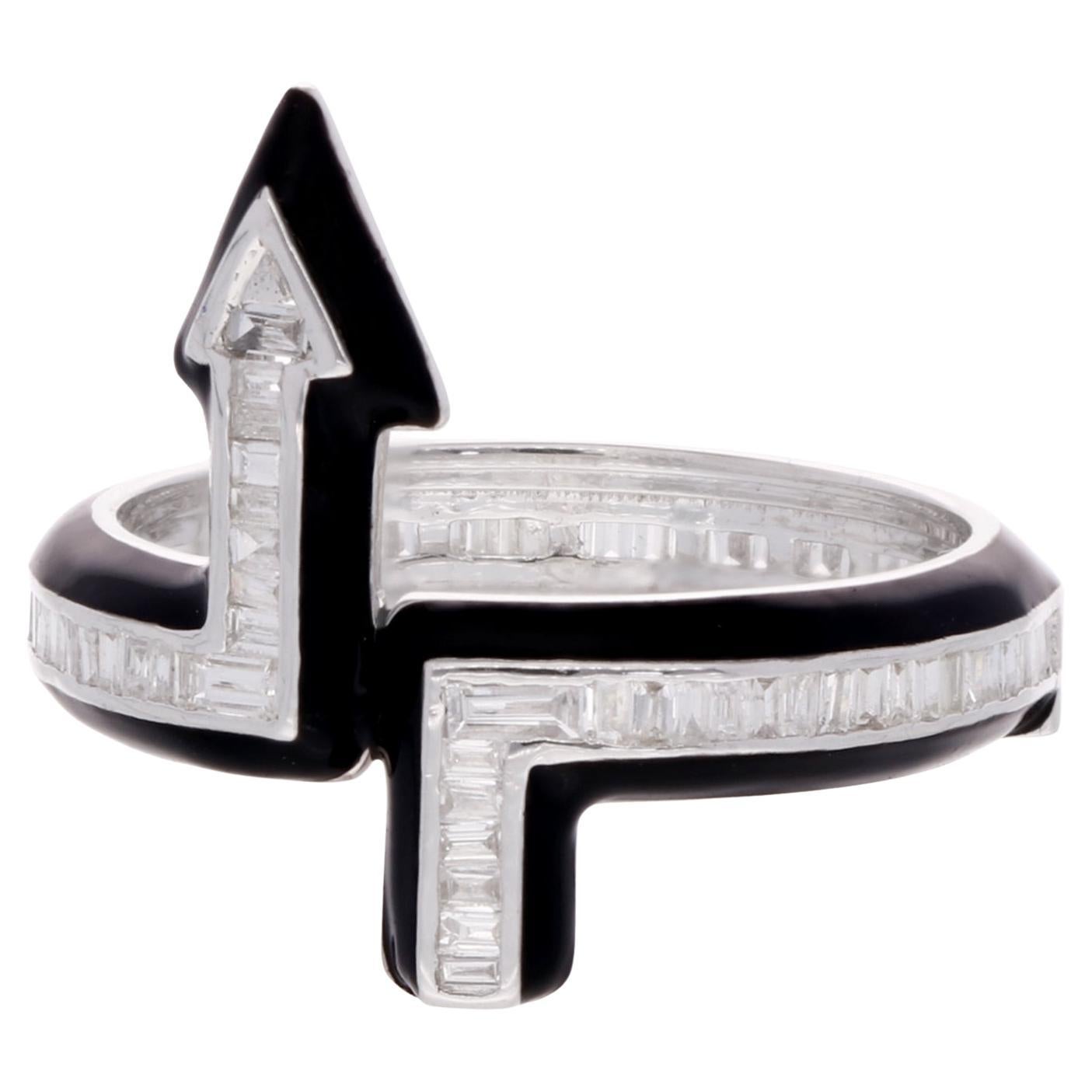 En vente :  Nature SI/H Baguette Diamond Enamel Arrow Ring 18 Karat White Gold Fine Jewelry