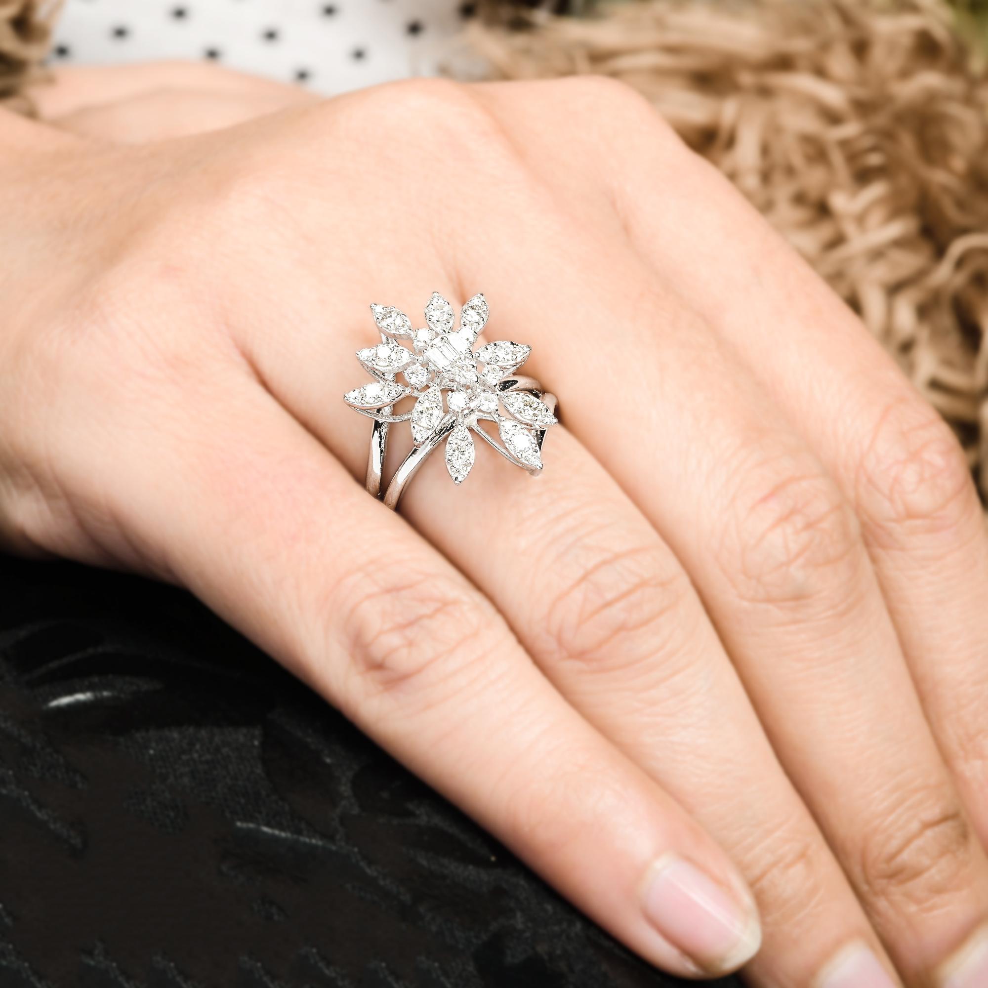 En venta: Anillo floral de oro blanco de 14 quilates con pavé de diamantes naturales SI/H Joyería fina  2