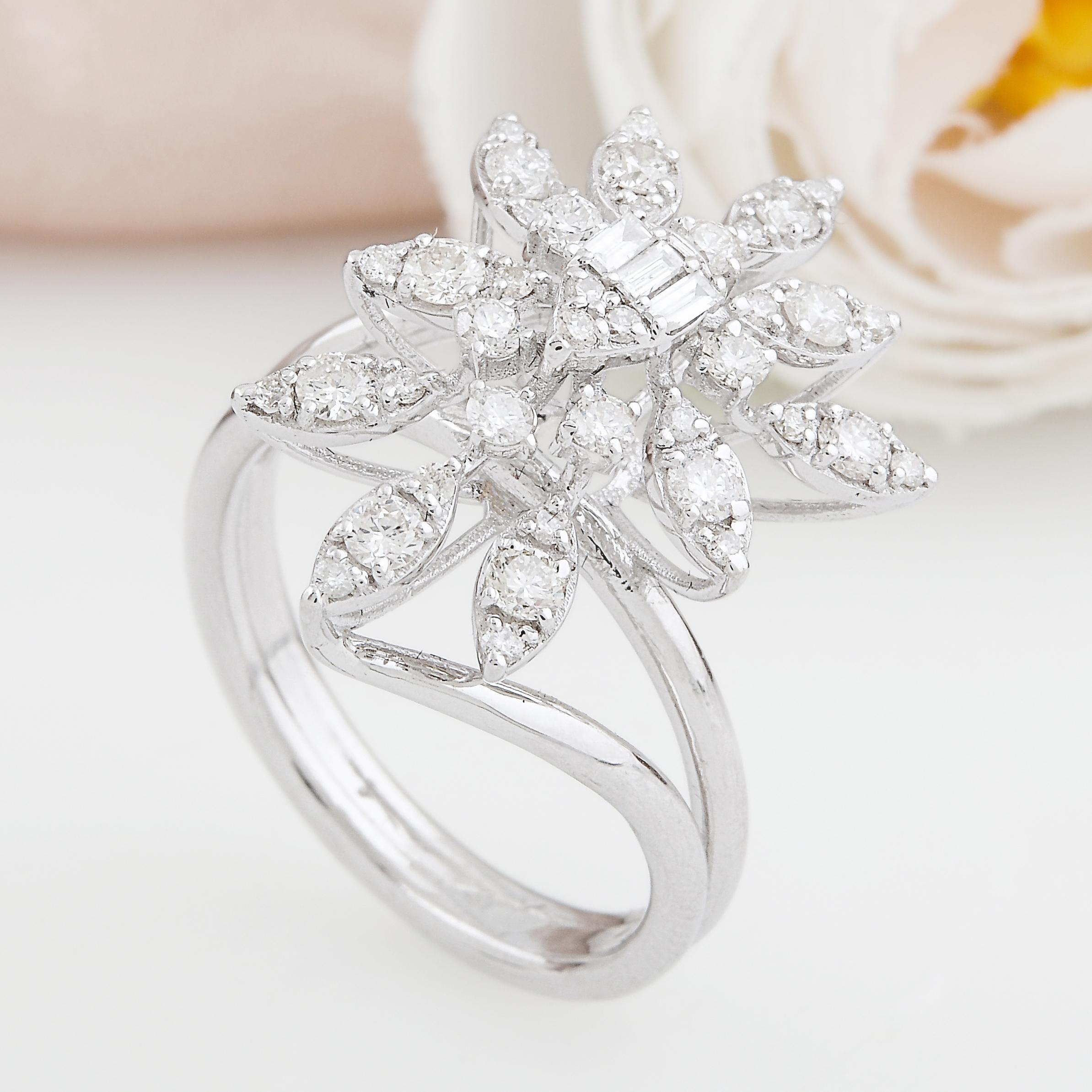 En venta: Anillo floral de oro blanco de 14 quilates con pavé de diamantes naturales SI/H Joyería fina  5