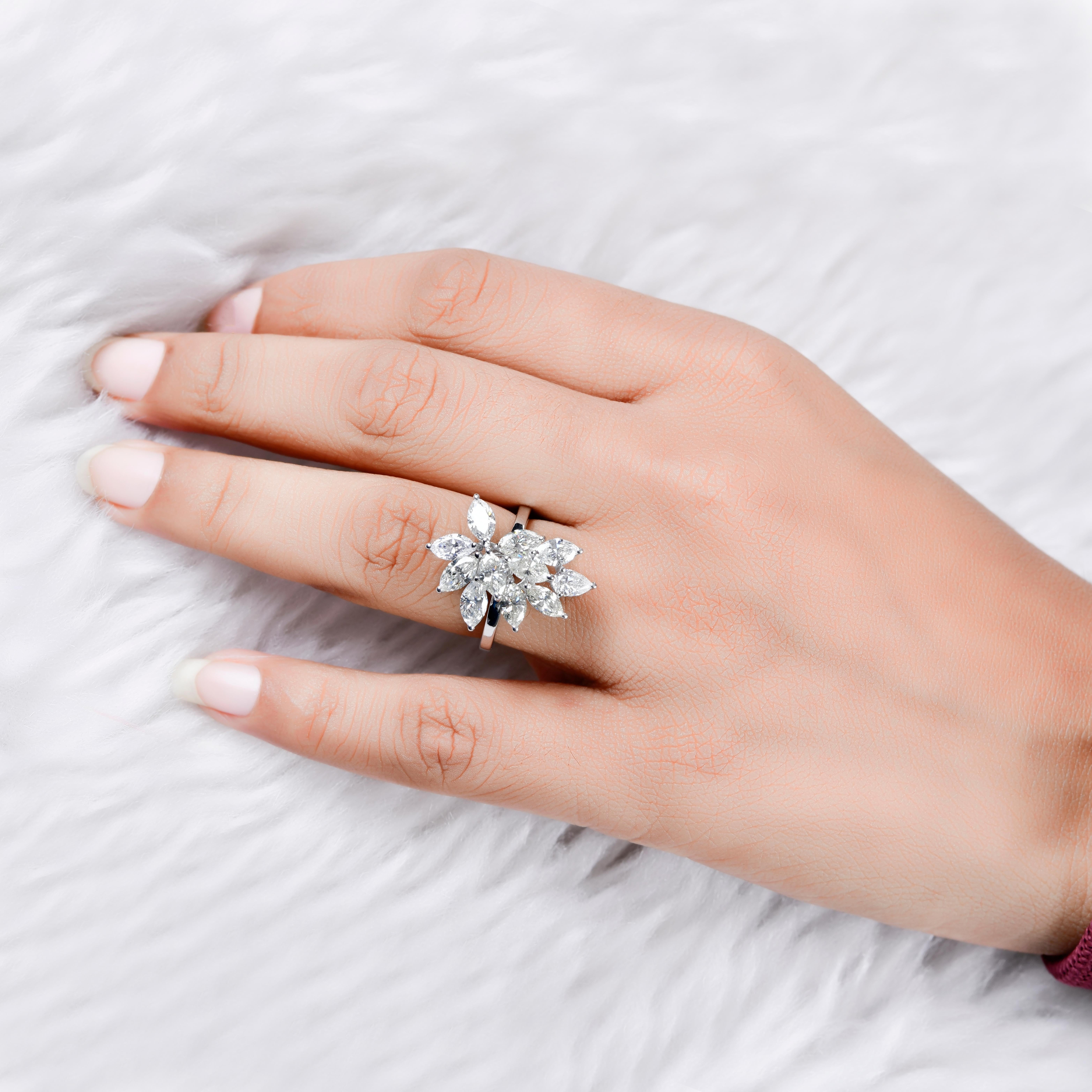 in vendita:  Anello di fidanzamento con cluster di diamanti naturali SI/H Marquise Pear Shape in oro bianco 18 carati 2