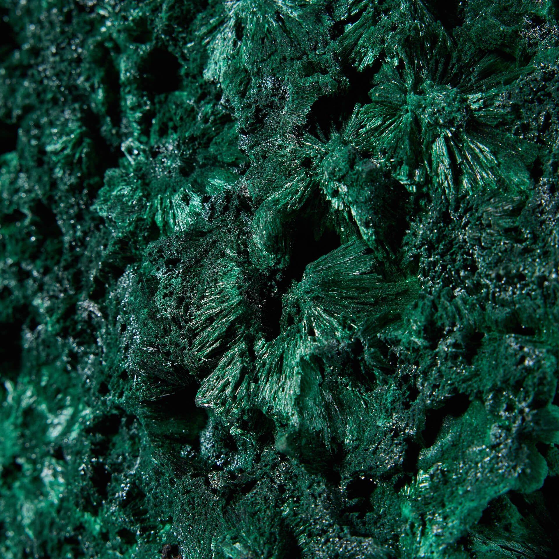 Natural Silky Fibrous Malachite Large Cabinet Specimen In Fair Condition For Sale In Wormelow, Herefordshire