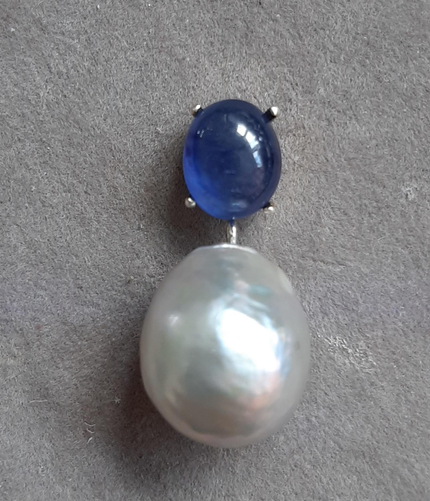 Natürliche Silber Farbe Barock Perle Blau Saphir Cab 14k Weißgold Anhänger im Zustand „Neu“ im Angebot in Bangkok, TH