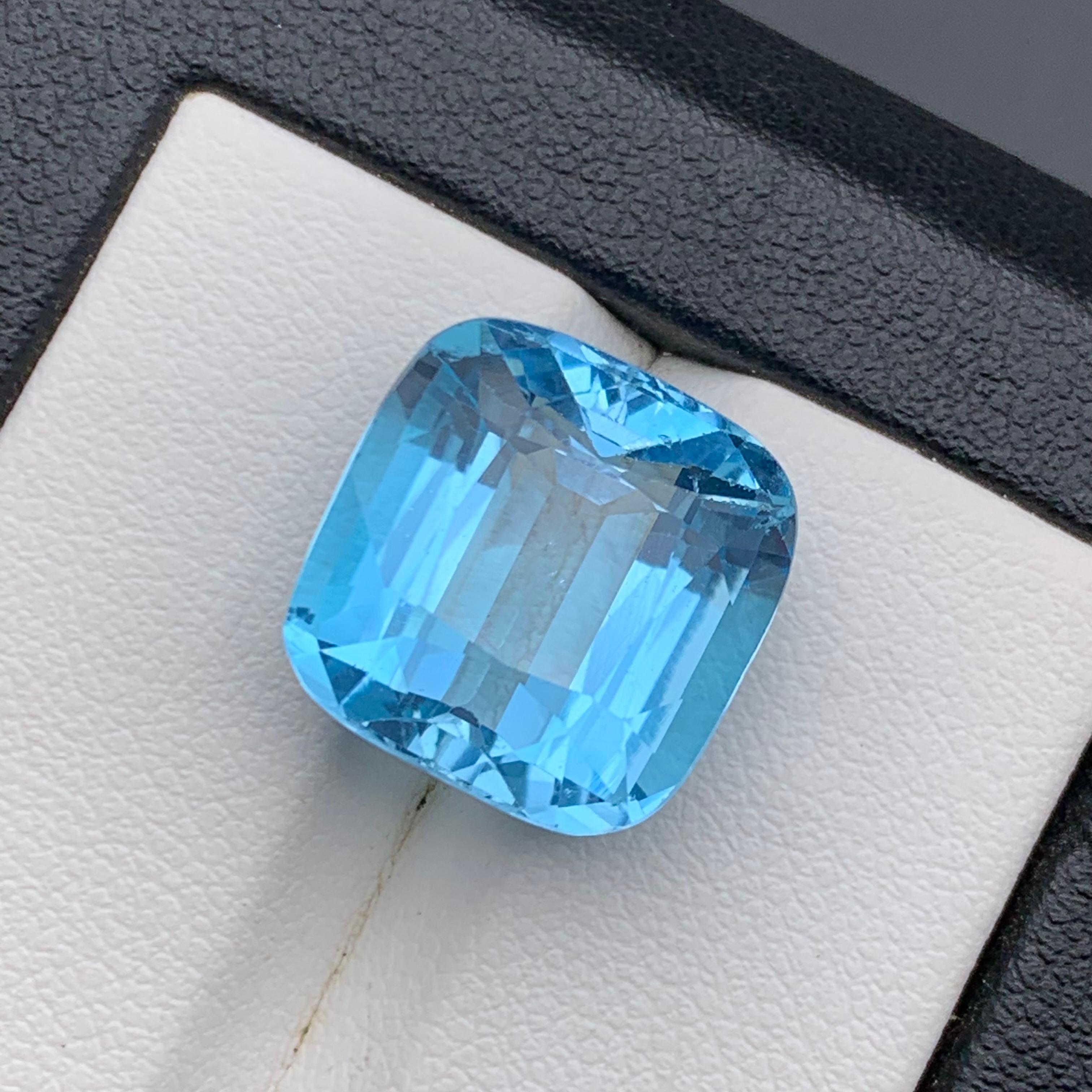 Contemporain Nature Sky Blue Swiss Topaz 17.34Ct Cushion Cut Loose Gemstone for Ring-Pendant en vente