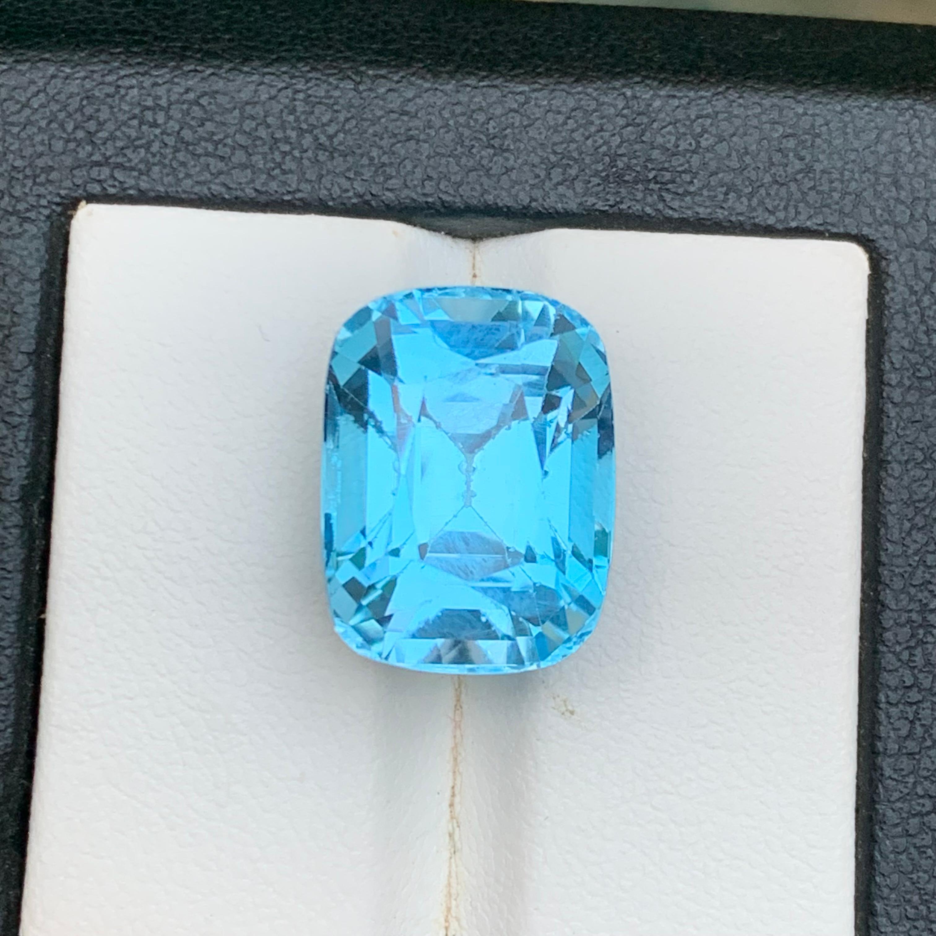 Contemporain Nature Sky Blue Swiss Topaz 19.86Ct Cushion Cut Loose Gemstone for Ring-Pendant en vente