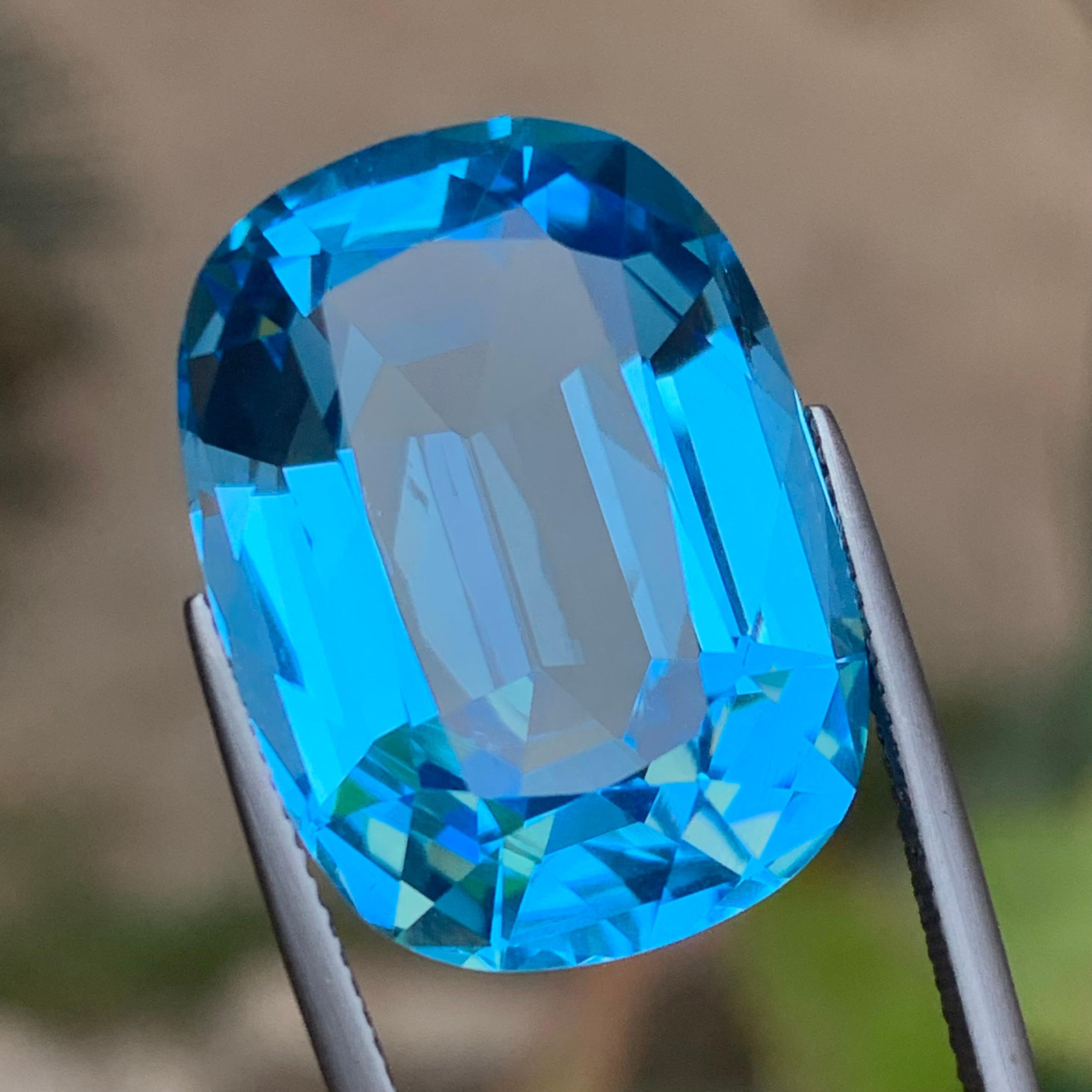 Natürlicher himmelblauer Schweizer Topas 42 Ct Oval Cushion Cut Loser Edelstein für Anhänger (Zeitgenössisch) im Angebot