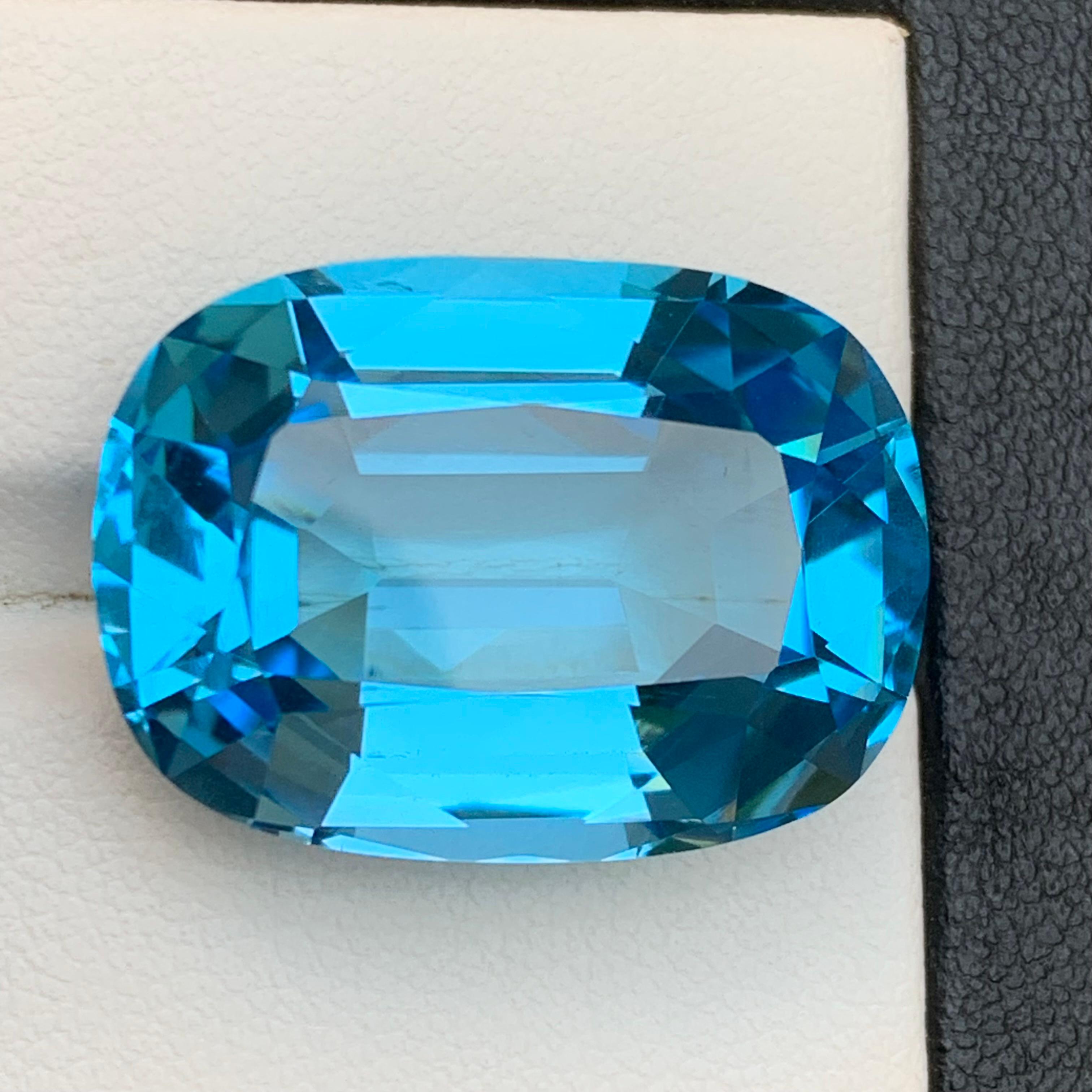 Natürlicher himmelblauer Schweizer Topas 42 Ct Oval Cushion Cut Loser Edelstein für Anhänger im Angebot 2