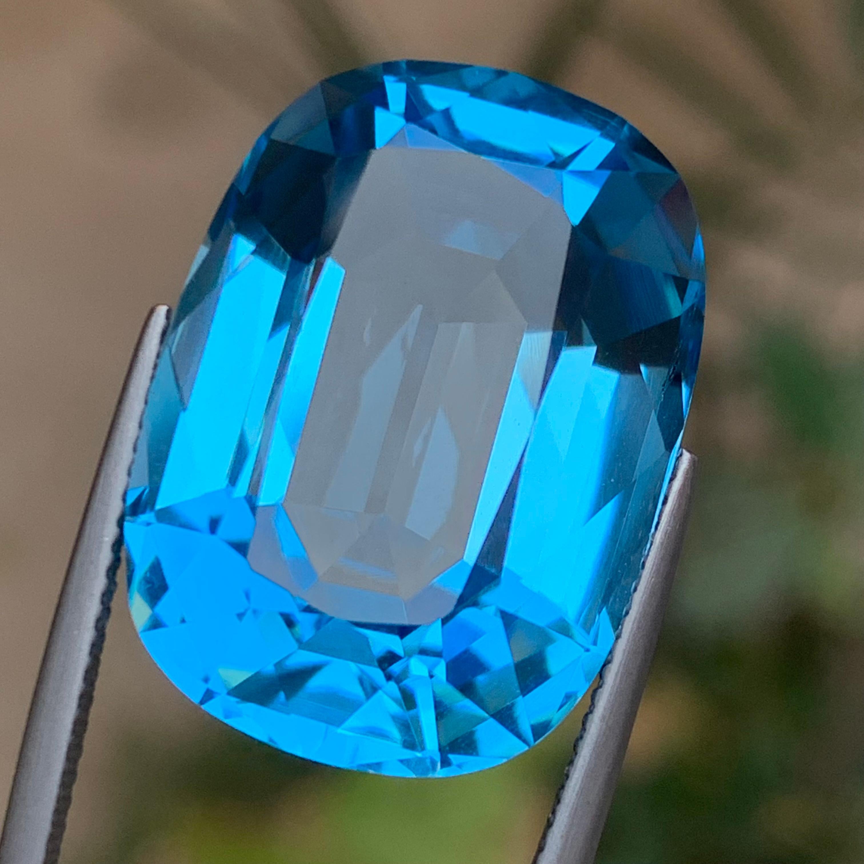 Natürlicher himmelblauer Schweizer Topas 42 Ct Oval Cushion Cut Loser Edelstein für Anhänger im Angebot 3