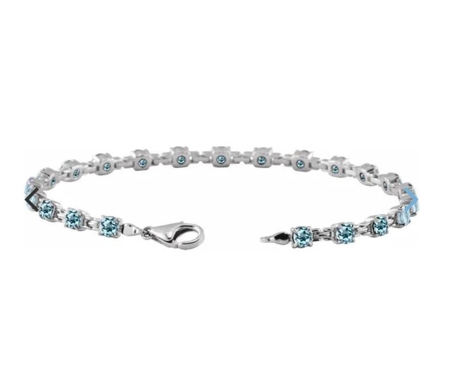 Modern Natural Sky-Blue Topaz Line Bracelet For Sale