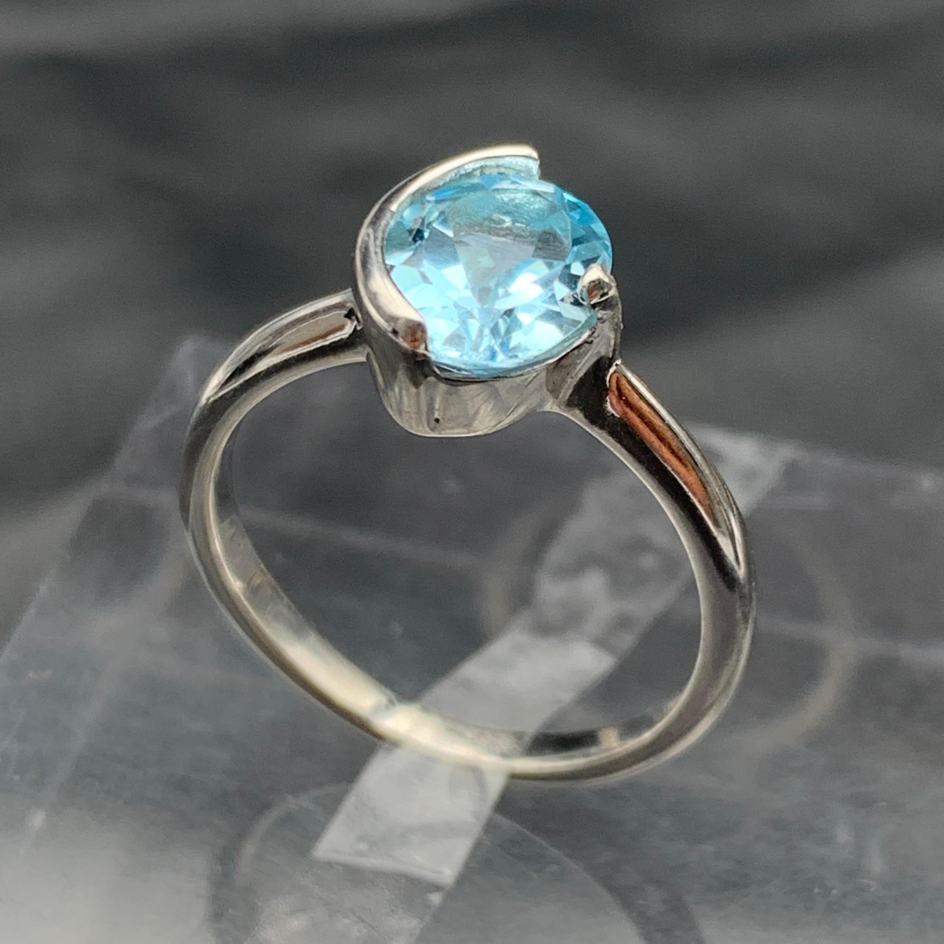 Exquisite Natural Sky Blue Topaz Ring 925 Sterling Silver Oval Cushion Cut Cocktail Engagement Wedding Anniversary Ring!!

💎 GEMSTONE TYPE: Blue Topaz
⚖️  RING WEIGHT: 2.91 Grams
💍  RING SIZE: 7 US
🌈 COLOR: Sky Blue
🧪 TREATMENT: None (100%