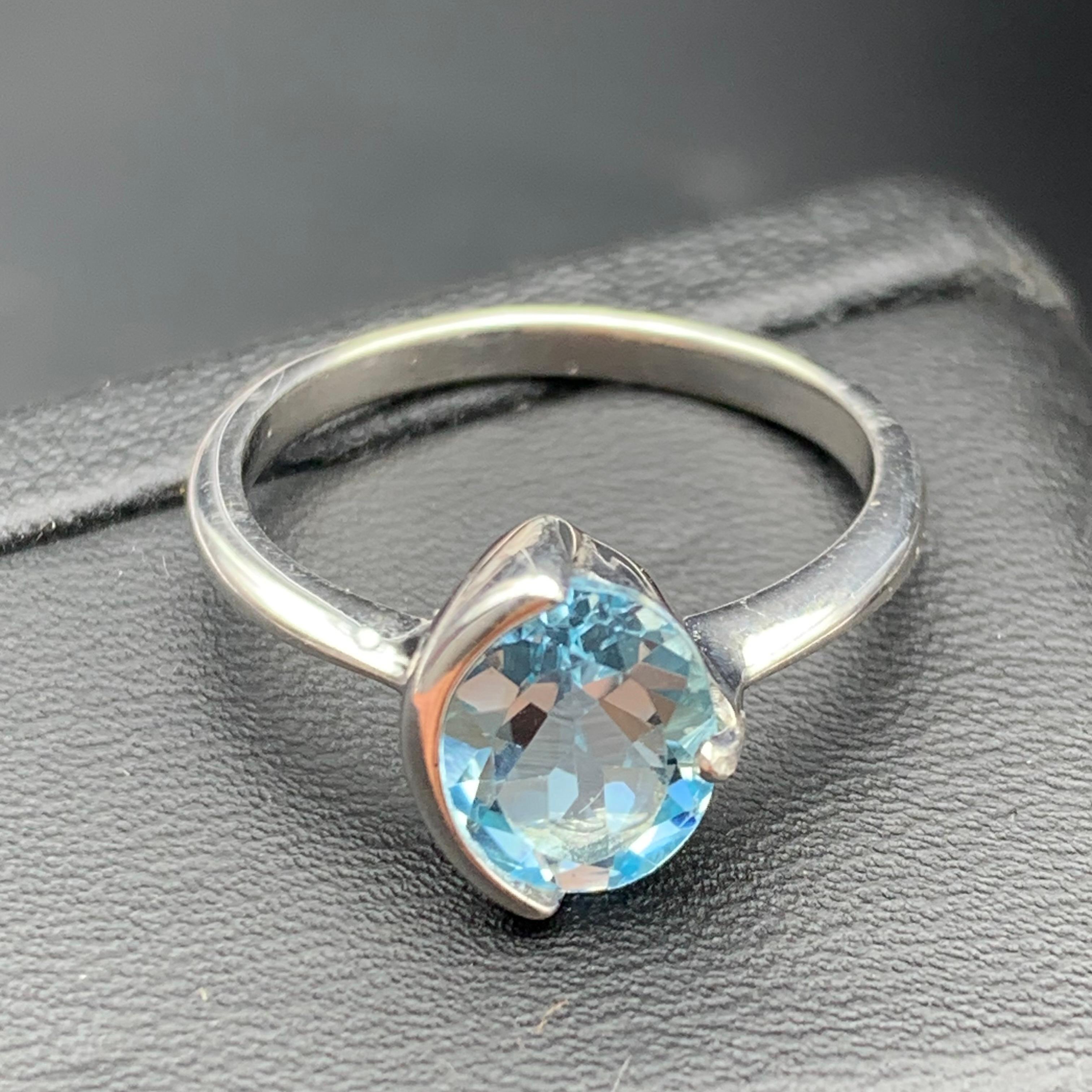 Natural Sky Blue Topaz Ring 925 Sterling Silver Oval Cushion Cut Size 7 Cocktail For Sale 2