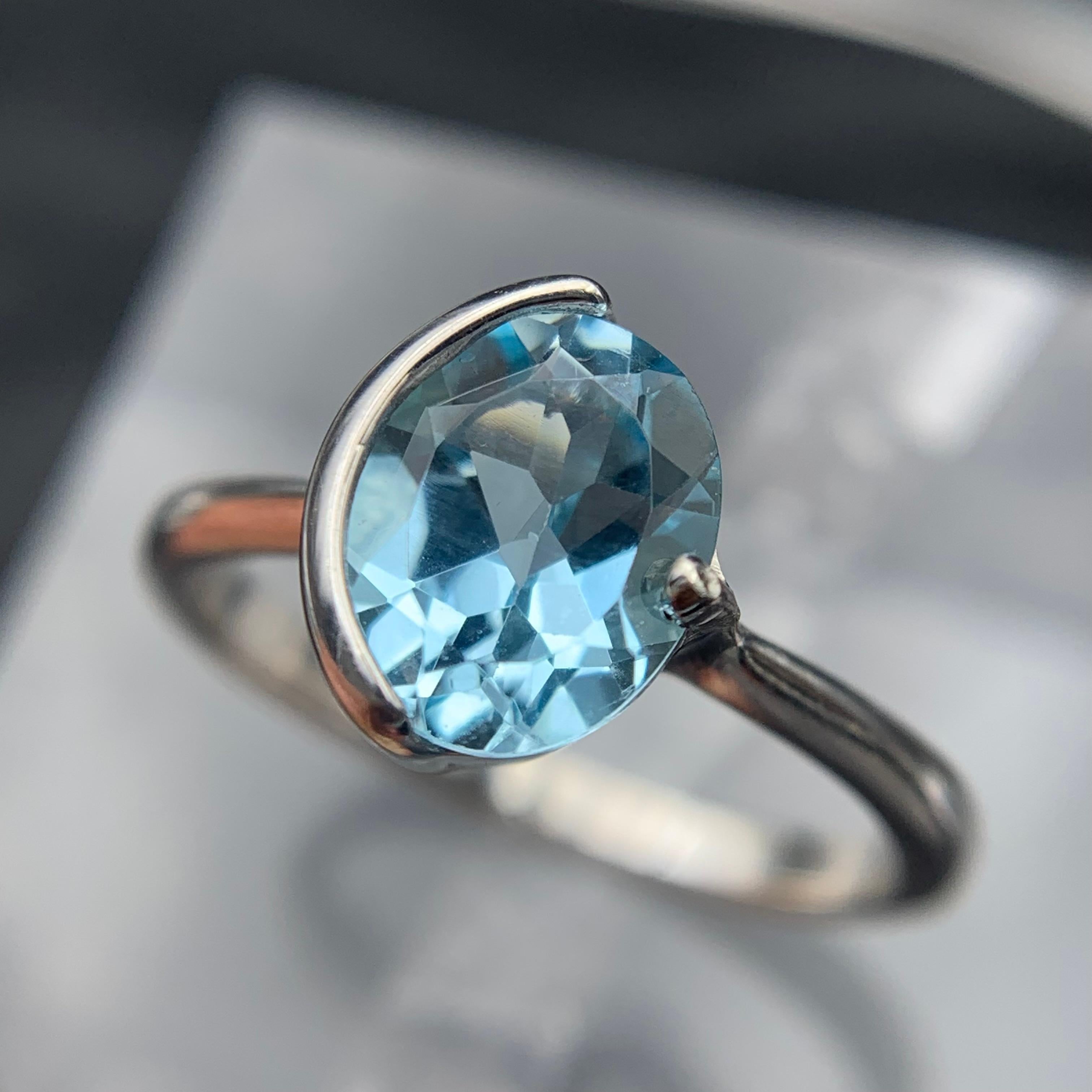 Natural Sky Blue Topaz Ring 925 Sterling Silver Oval Cushion Cut Size 7 Cocktail For Sale 3