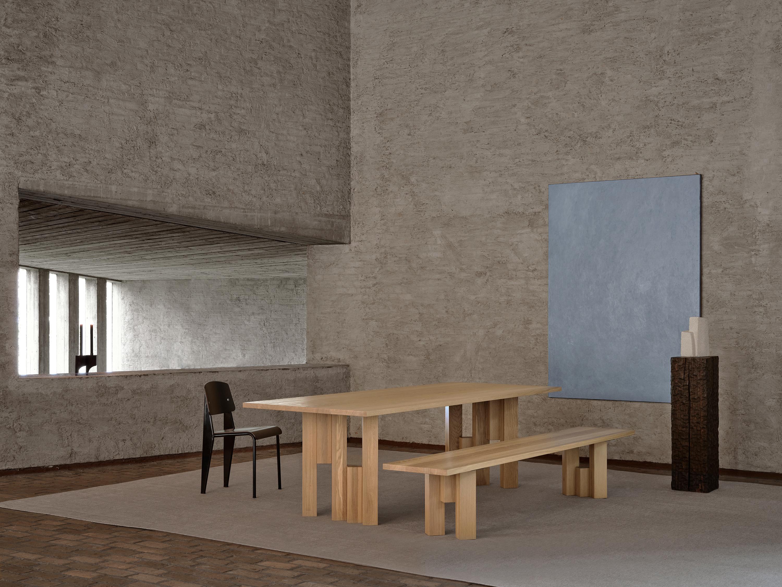 Ein rhythmisches Zusammenspiel von Volumen und Leerraum. Die Fenestra-Kollektion ist vom Backsteinexpressionismus inspiriert, der architektonischen Bewegung, die im Amsterdamer 