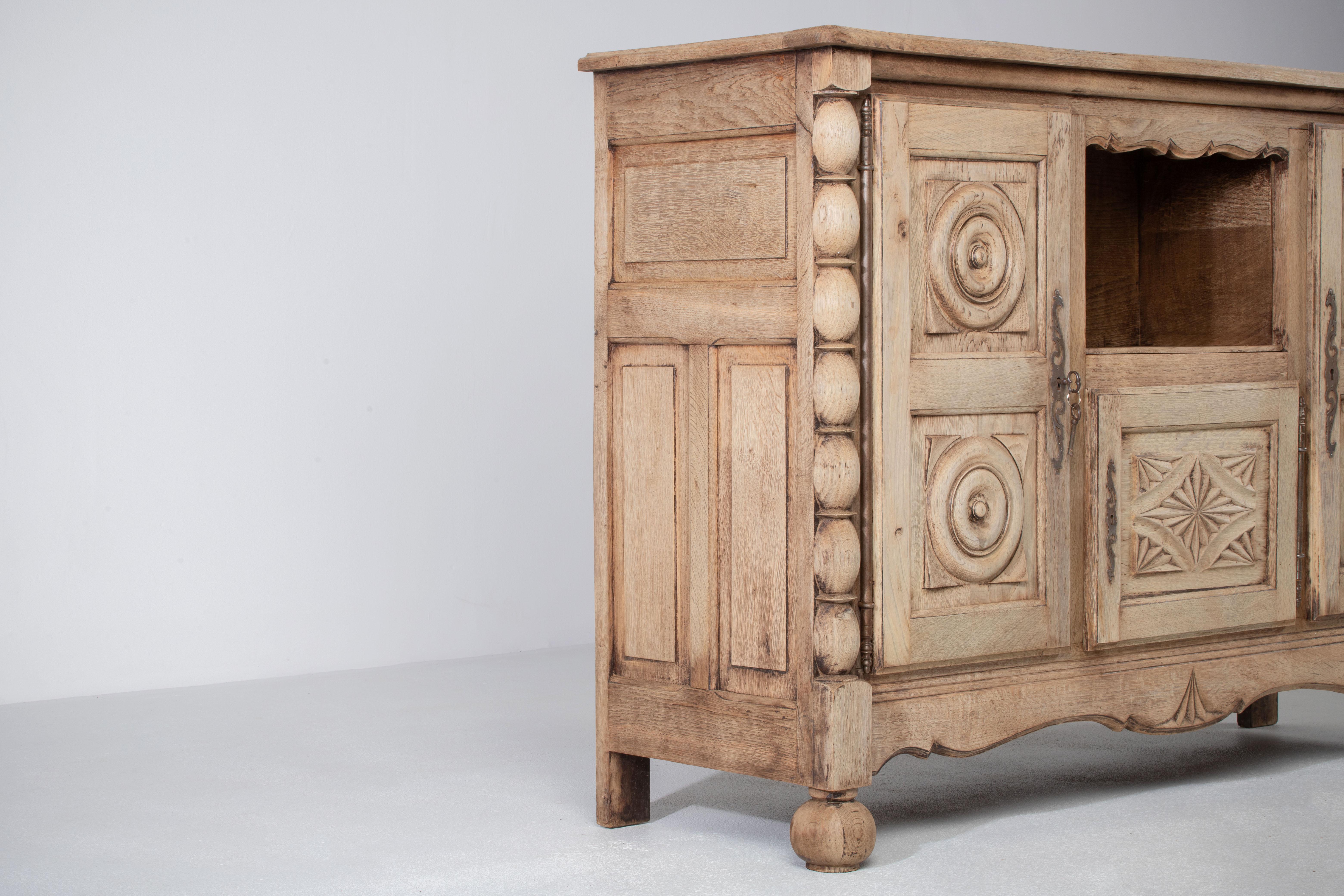 Natural  solid Oak Credenza, France, 1940s For Sale 1