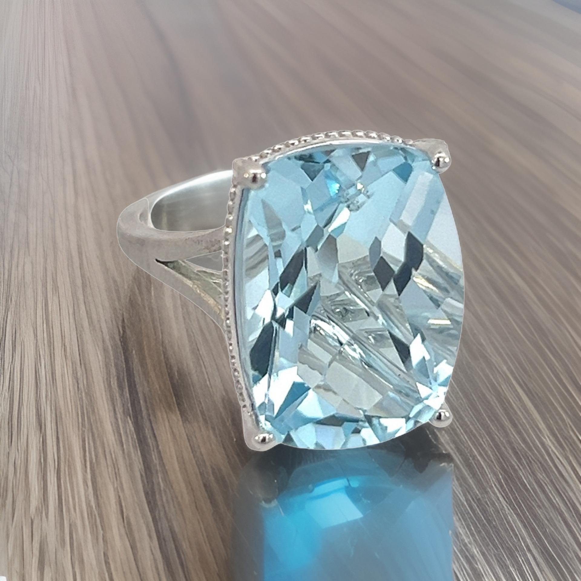 Natural Solitaire Blue Topaz Ring 6.5 14k W Gold 19.58 Cts Certified In New Condition For Sale In Brooklyn, NY
