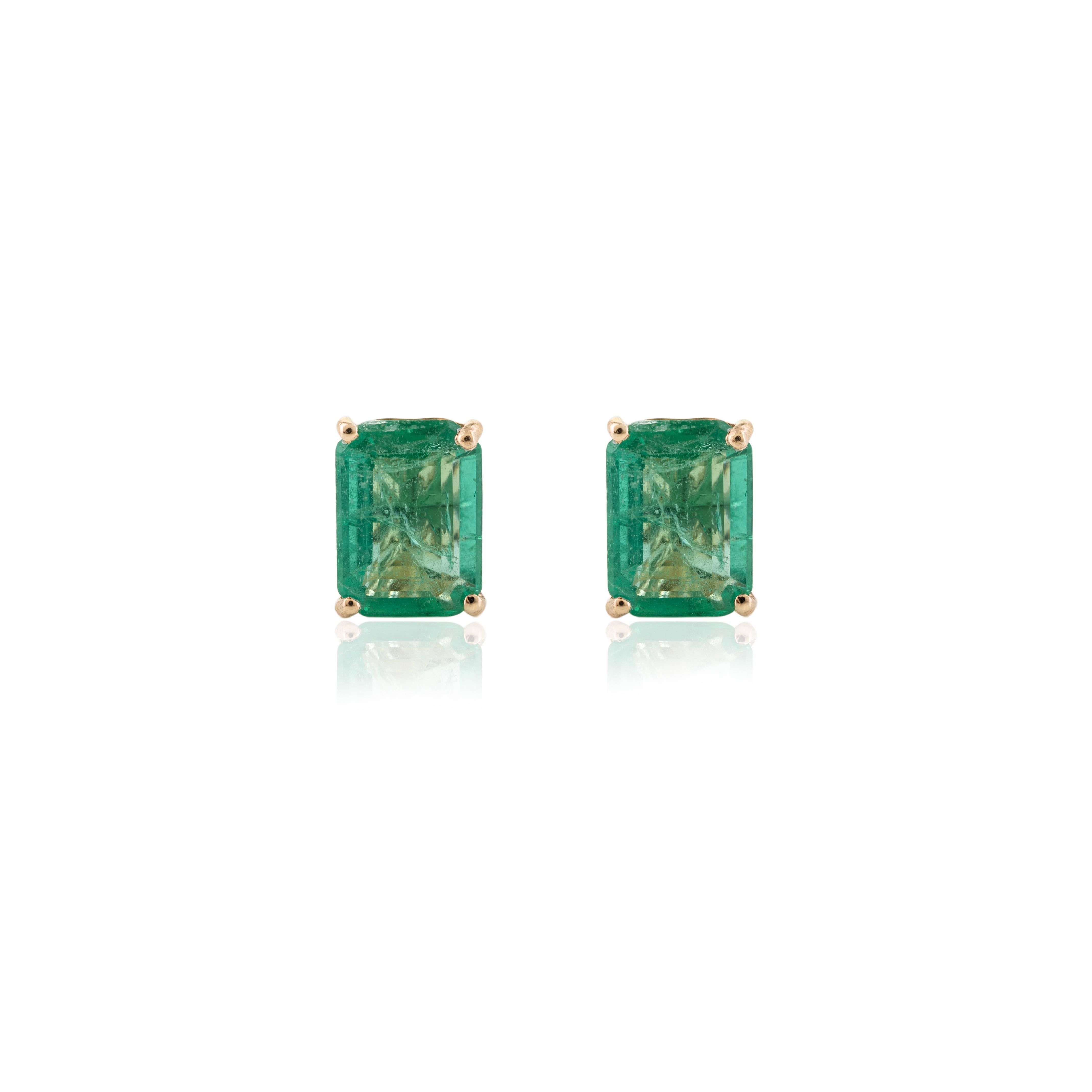 Contemporary Natural Solitaire Emerald 18k Solid Yellow Gold Stud Earrings Gift for Her For Sale