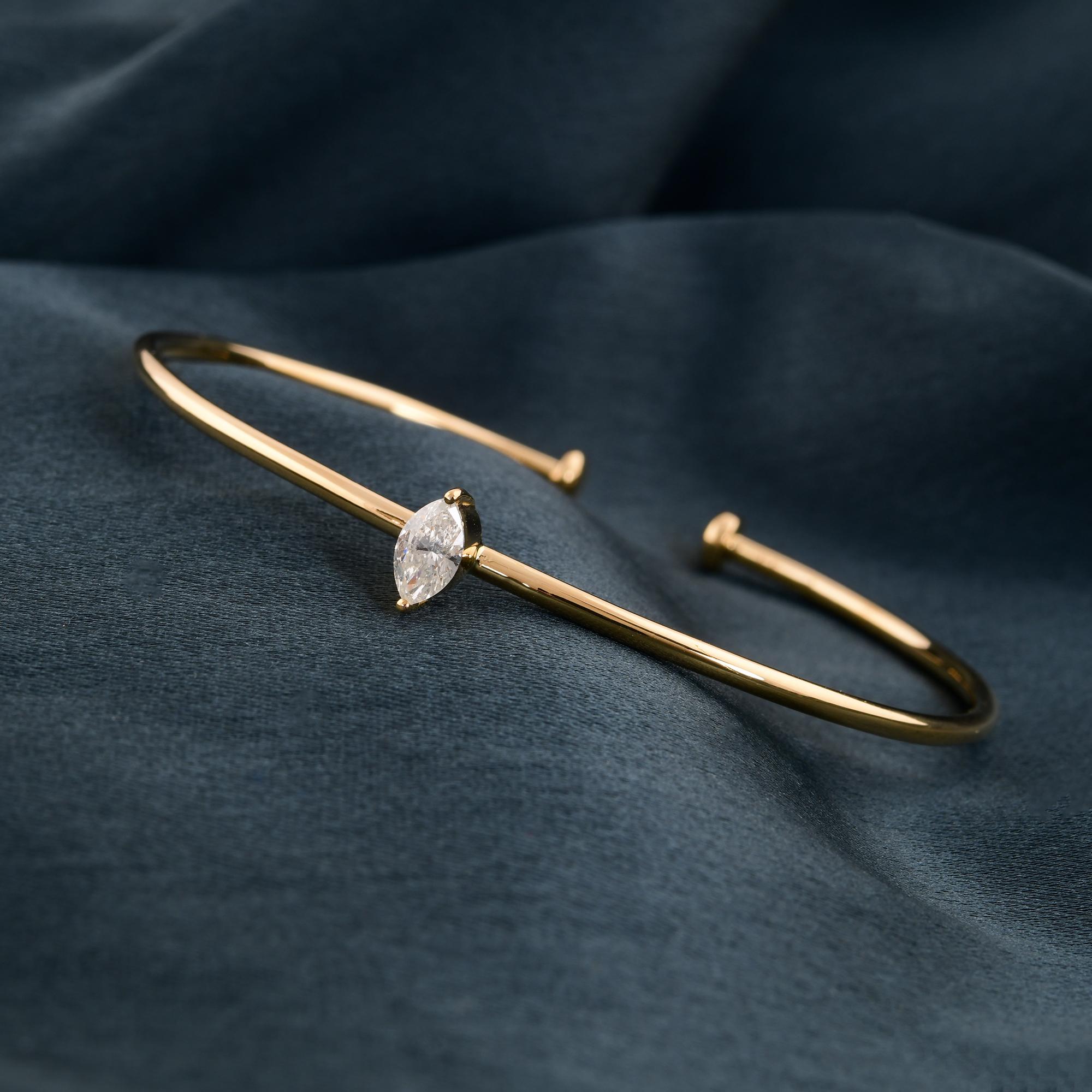 Moderne Bracelet manchette solitaire en or jaune 18 carats avec diamants taille marquise en vente