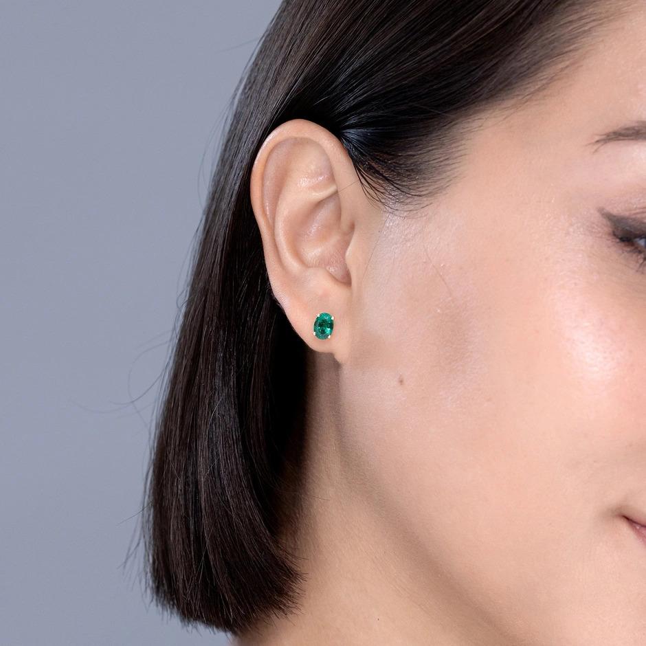 Oval Cut Natural Solitaire Oval Emerald Stud Earrings in Platinum (Size-7x5mm) For Sale