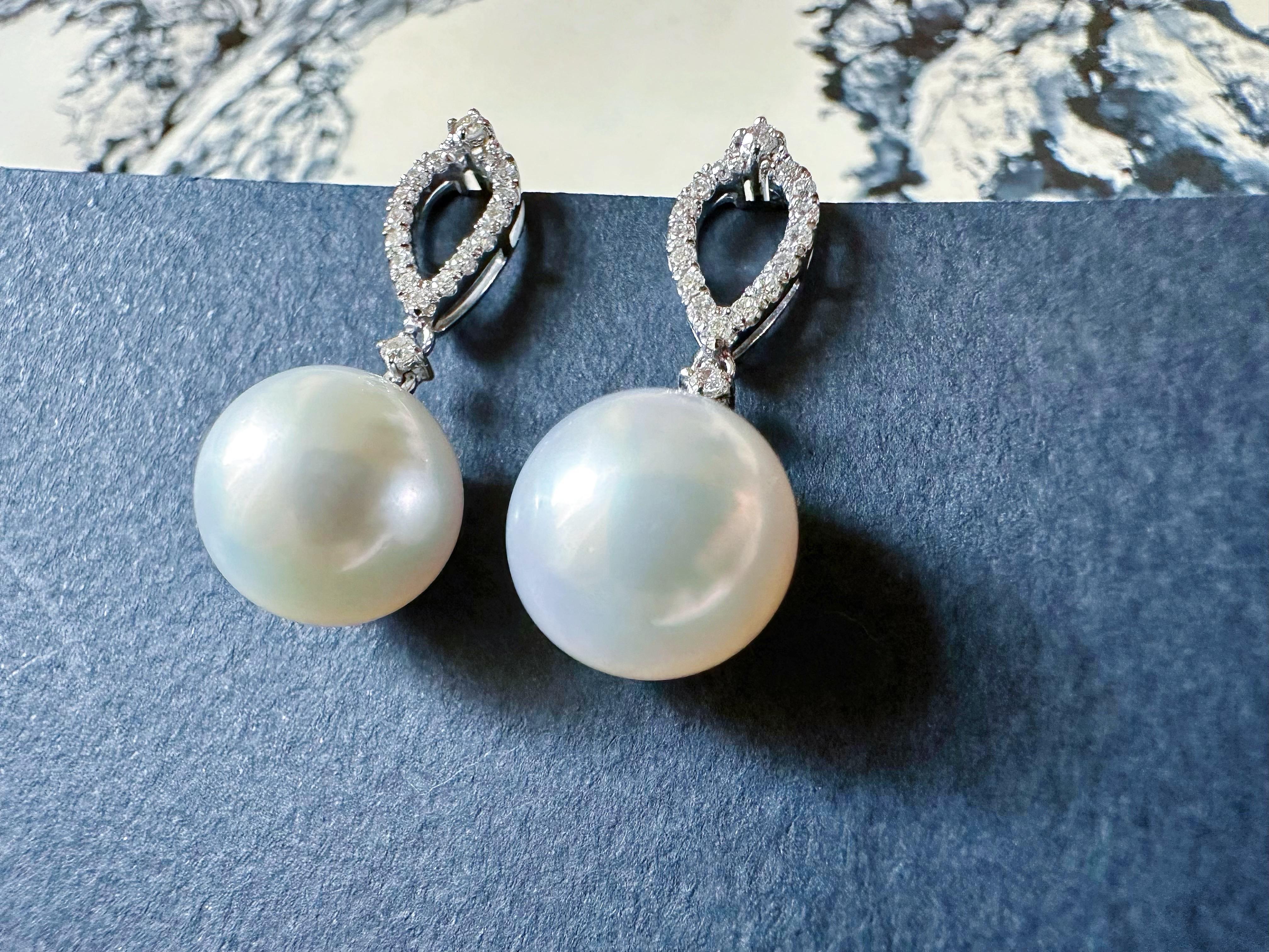 Natural South Sea Pearl Drop Earrings in 18K White Gold with Diamond en venta 5