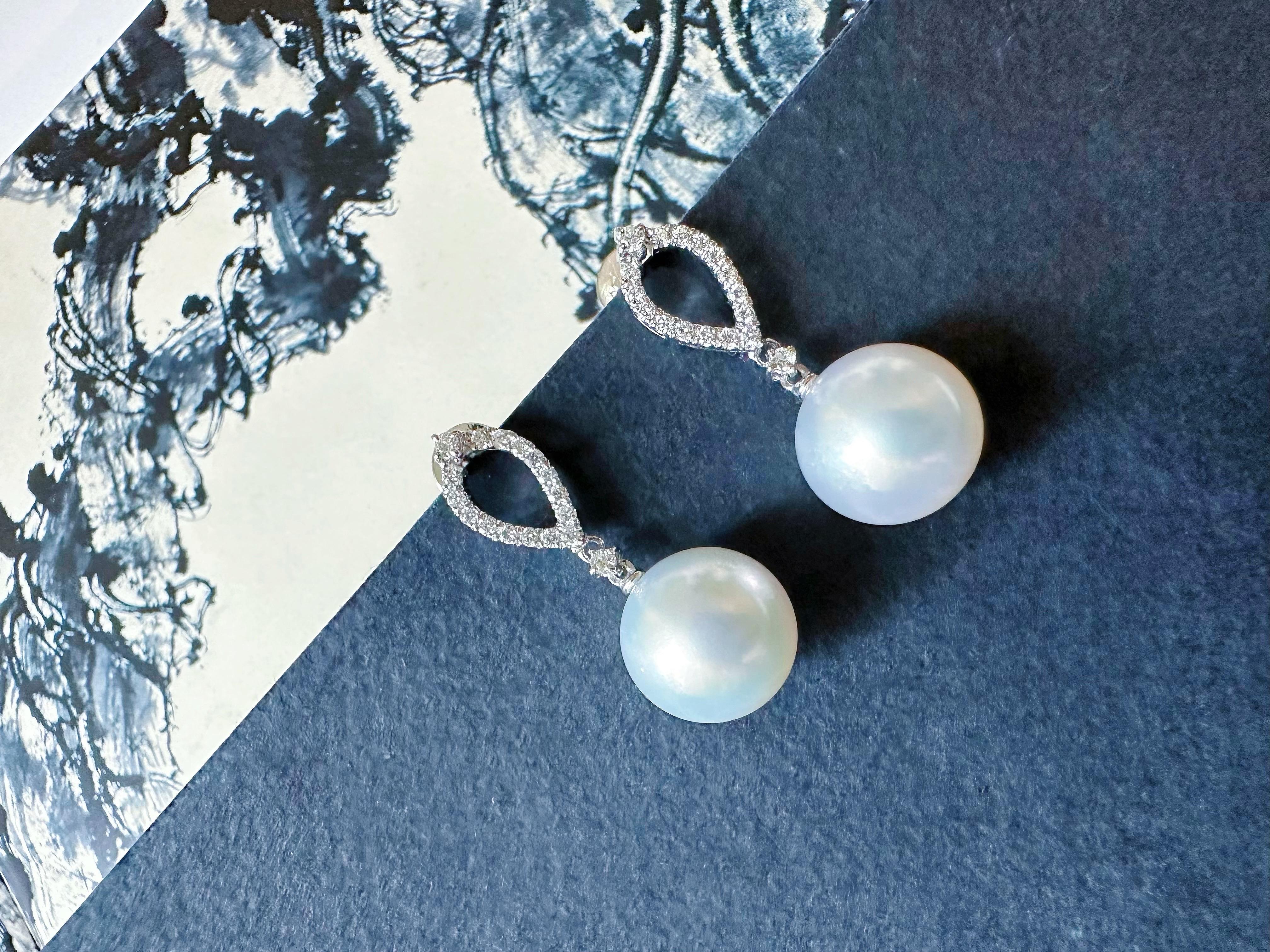 Natural South Sea Pearl Drop Earrings in 18K White Gold with Diamond en venta 7