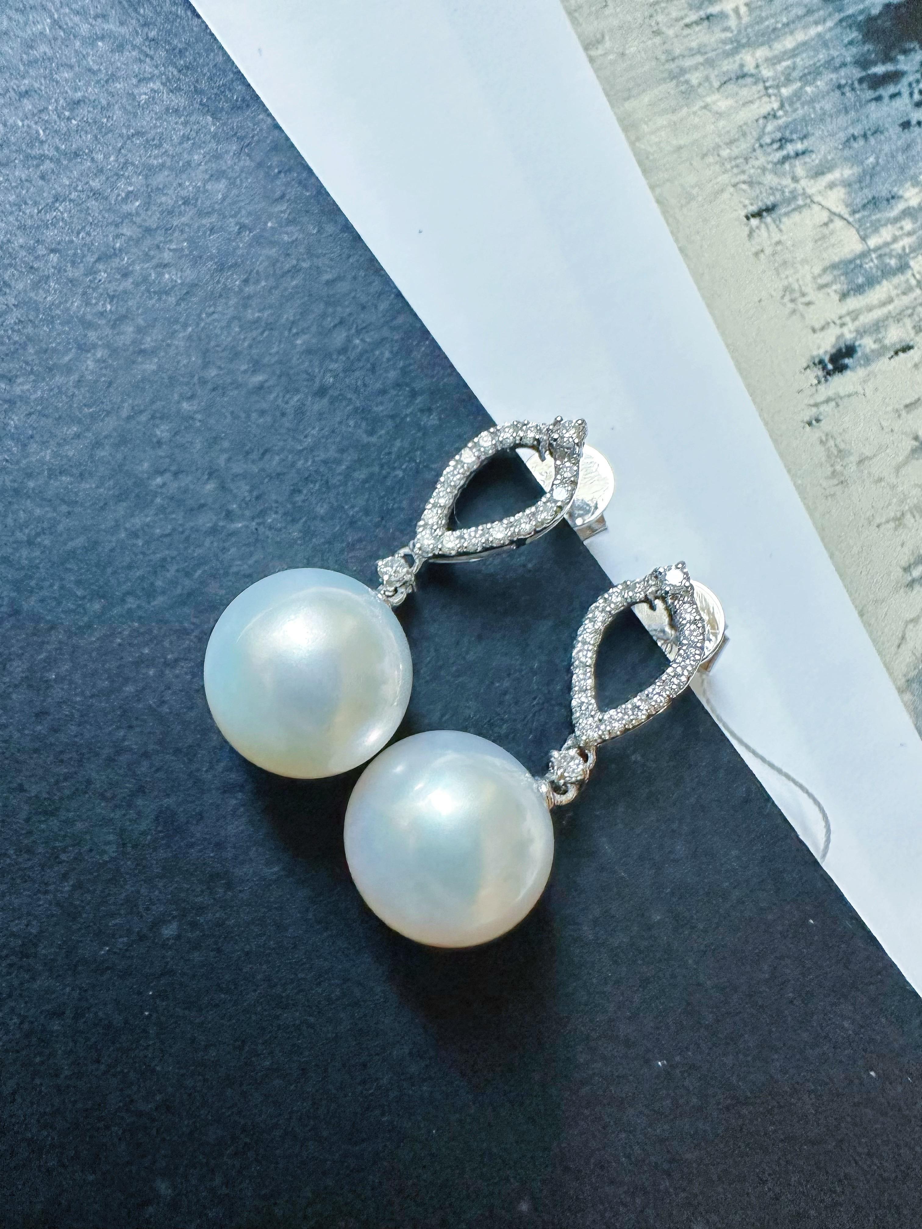 Natural South Sea Pearl Drop Earrings in 18K White Gold with Diamond en venta 8