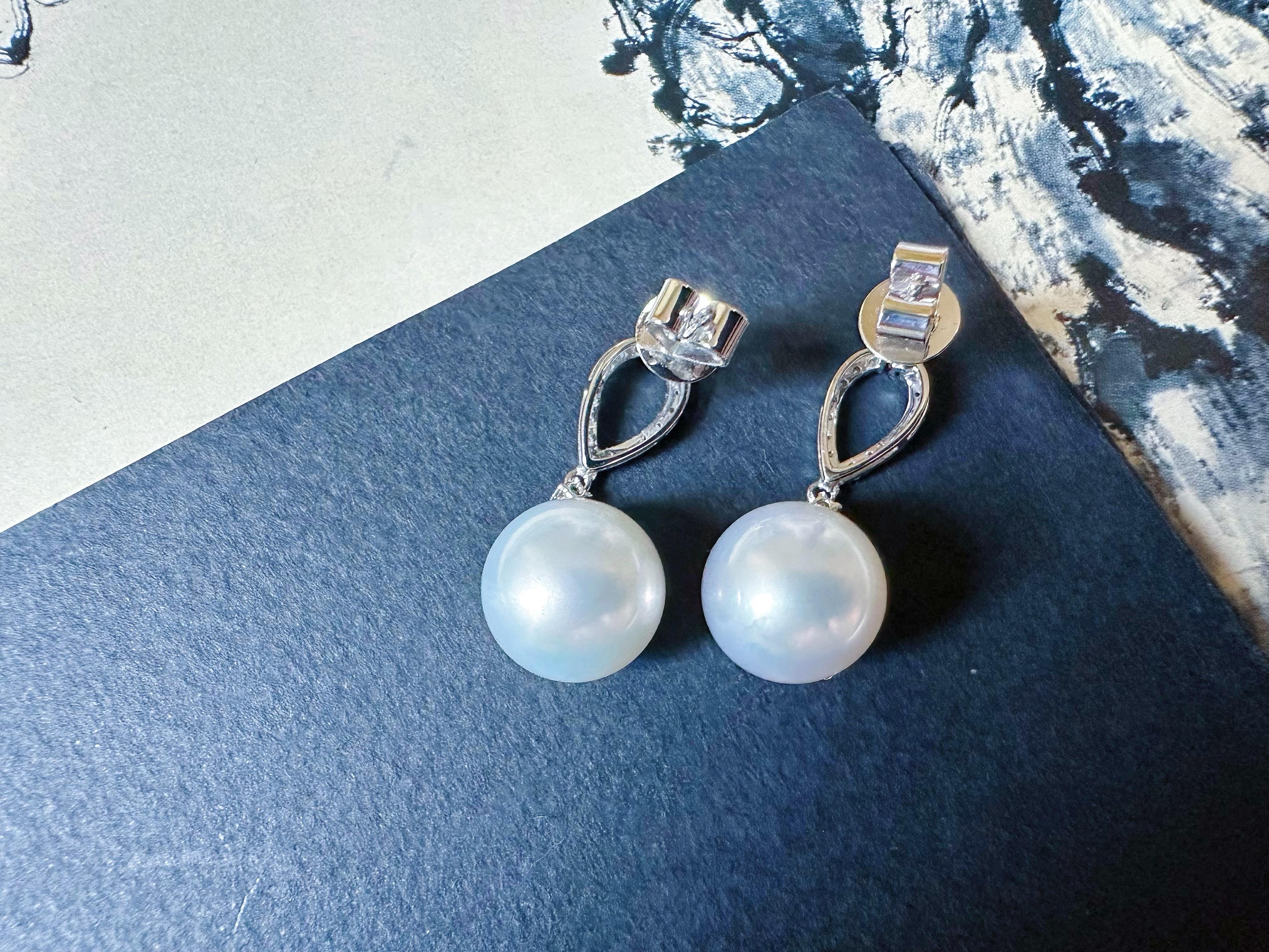 Natural South Sea Pearl Drop Earrings in 18K White Gold with Diamond en venta 9