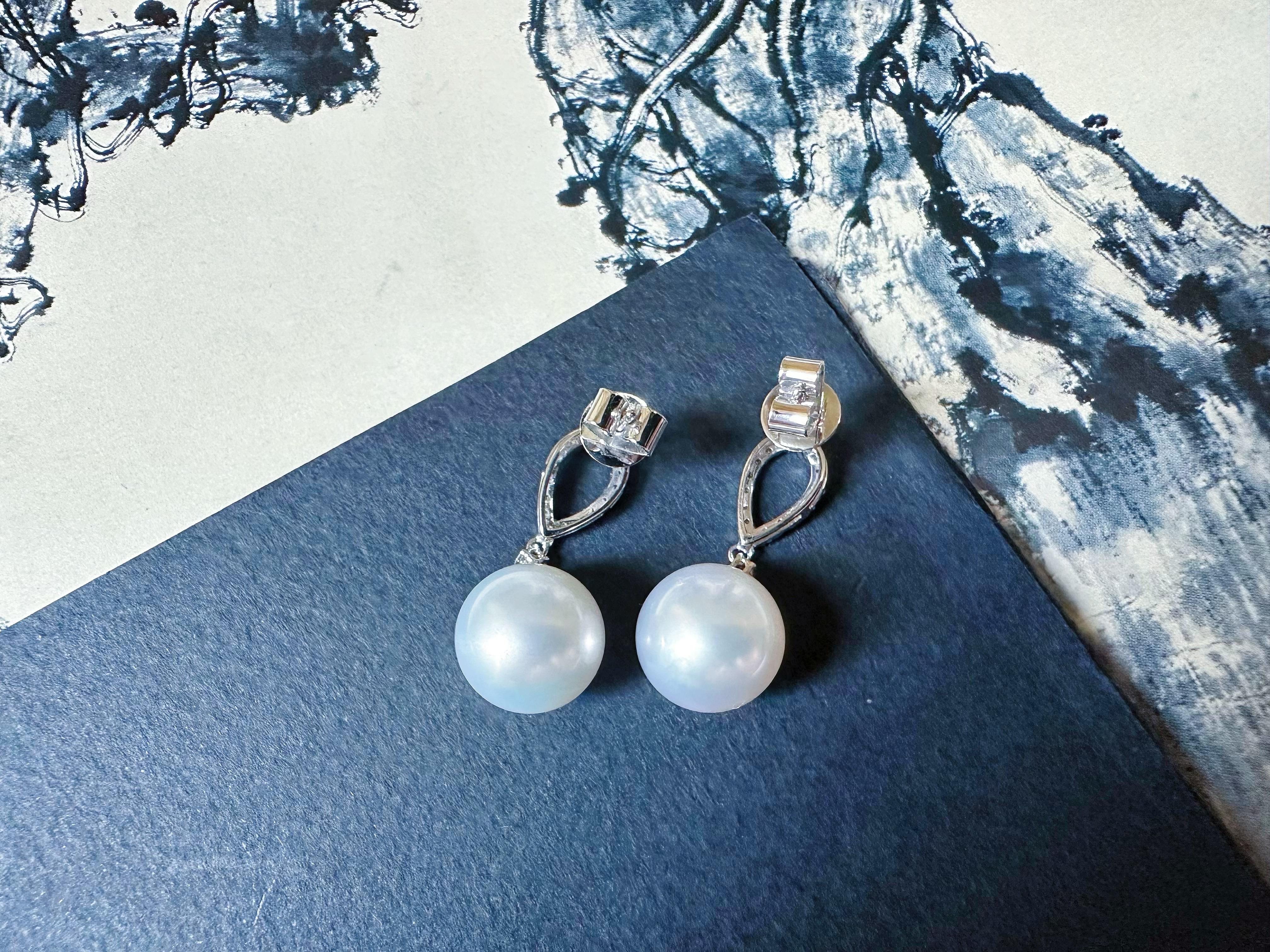 Natural South Sea Pearl Drop Earrings in 18K White Gold with Diamond en venta 10
