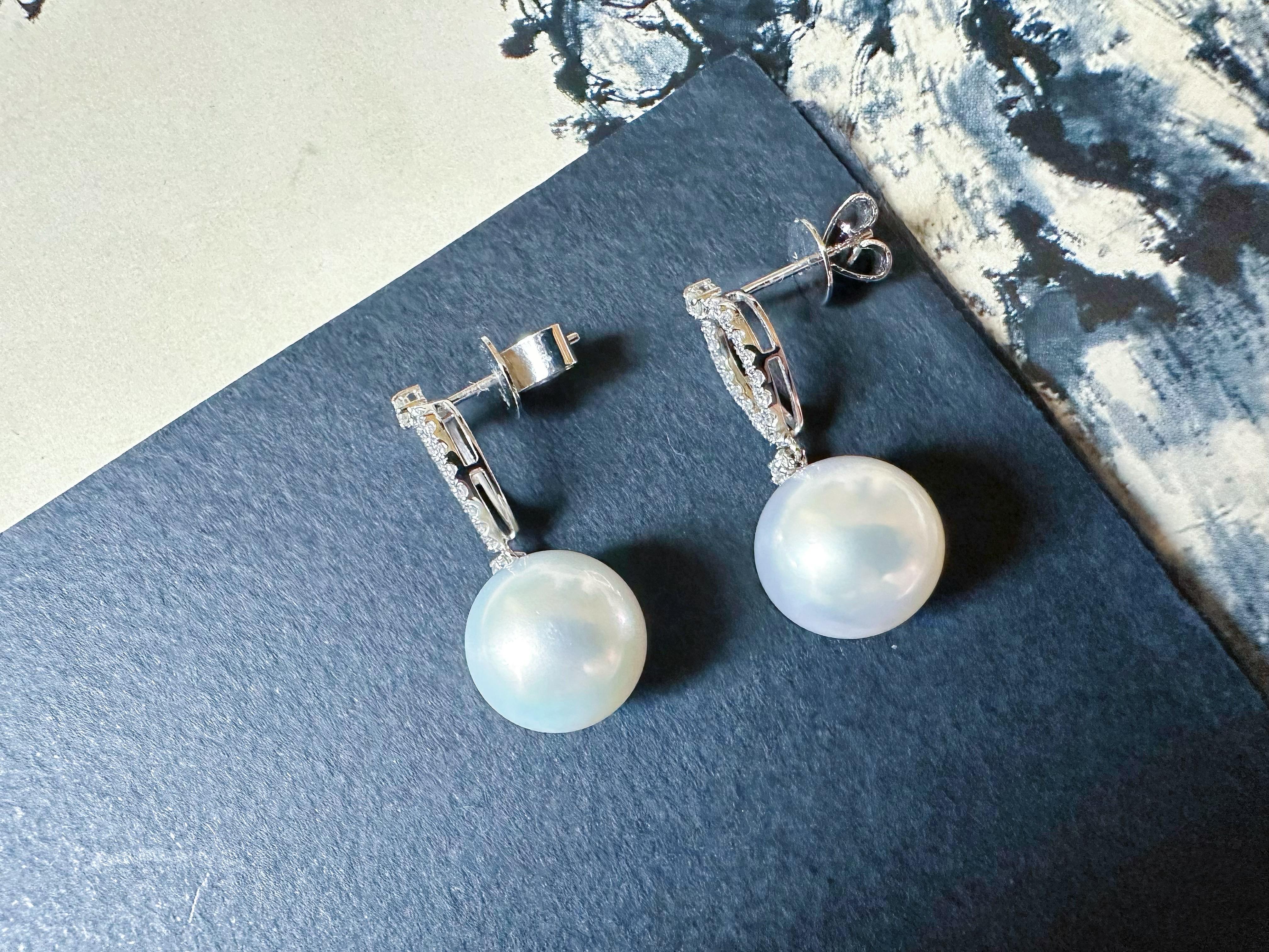 Natural South Sea Pearl Drop Earrings in 18K White Gold with Diamond en venta 11