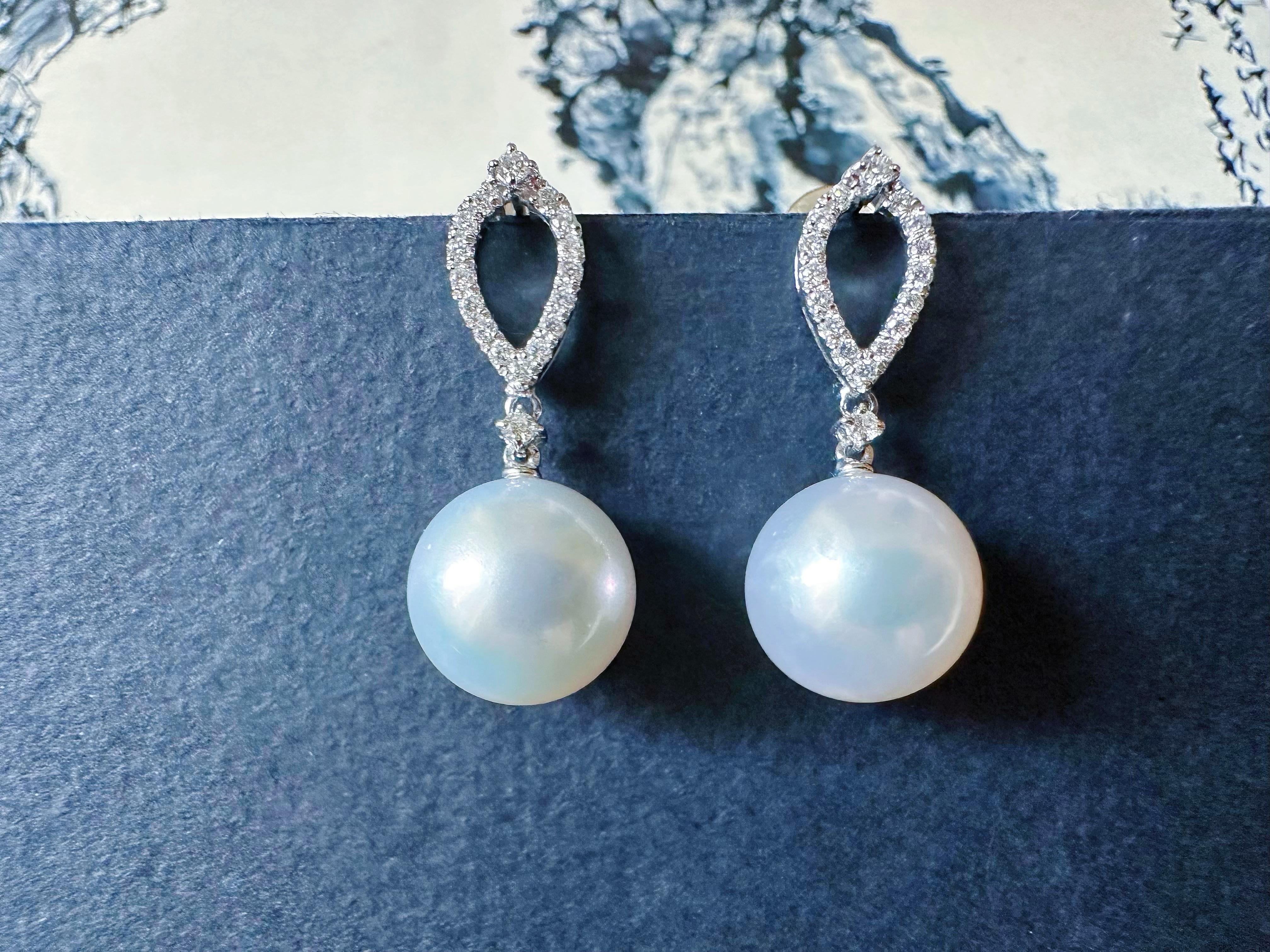 Natural South Sea Pearl Drop Earrings in 18K White Gold with Diamond Art Decó en venta