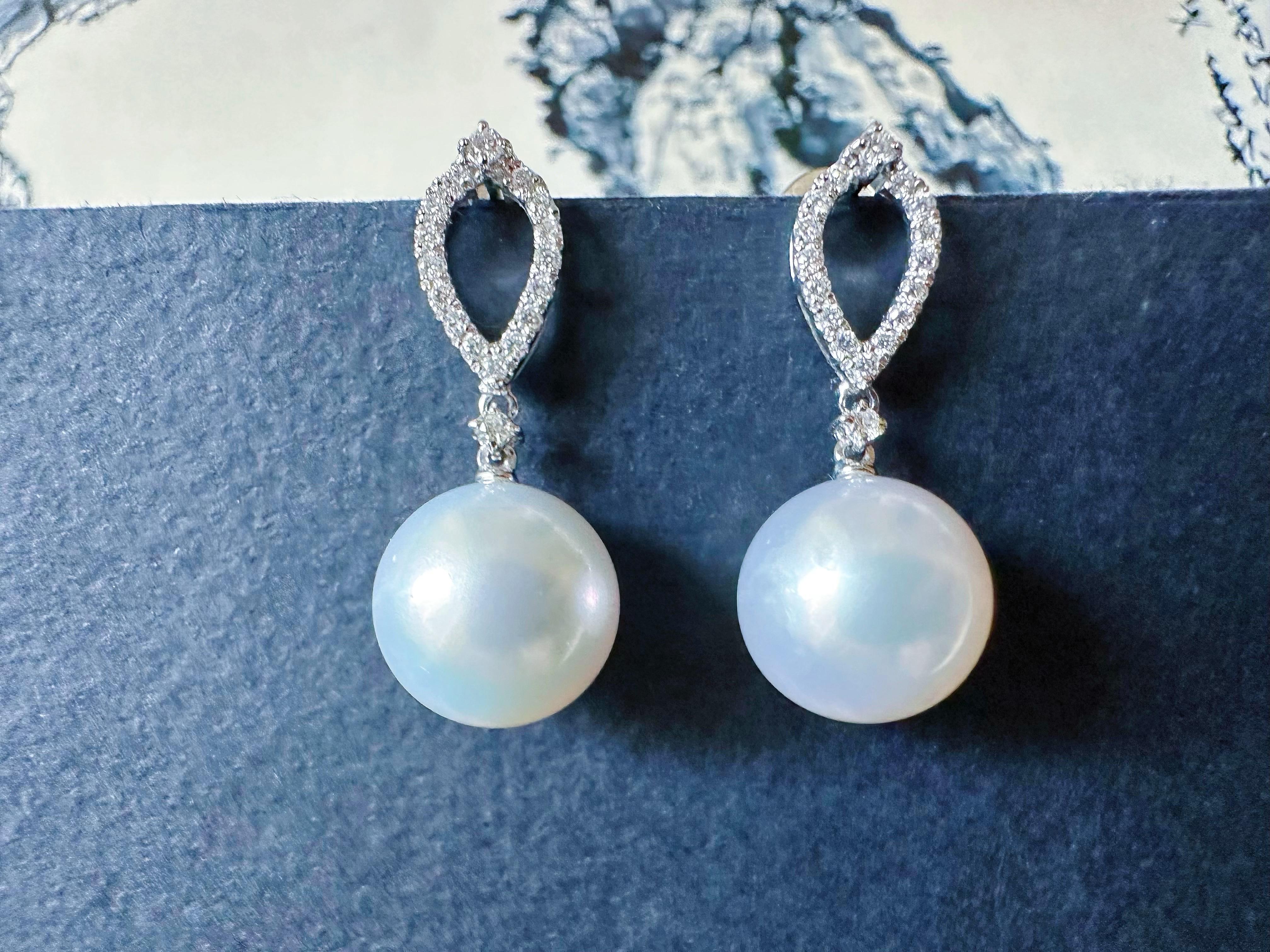 Natural South Sea Pearl Drop Earrings in 18K White Gold with Diamond en Nuevo estado para la venta en Kowloon, HK