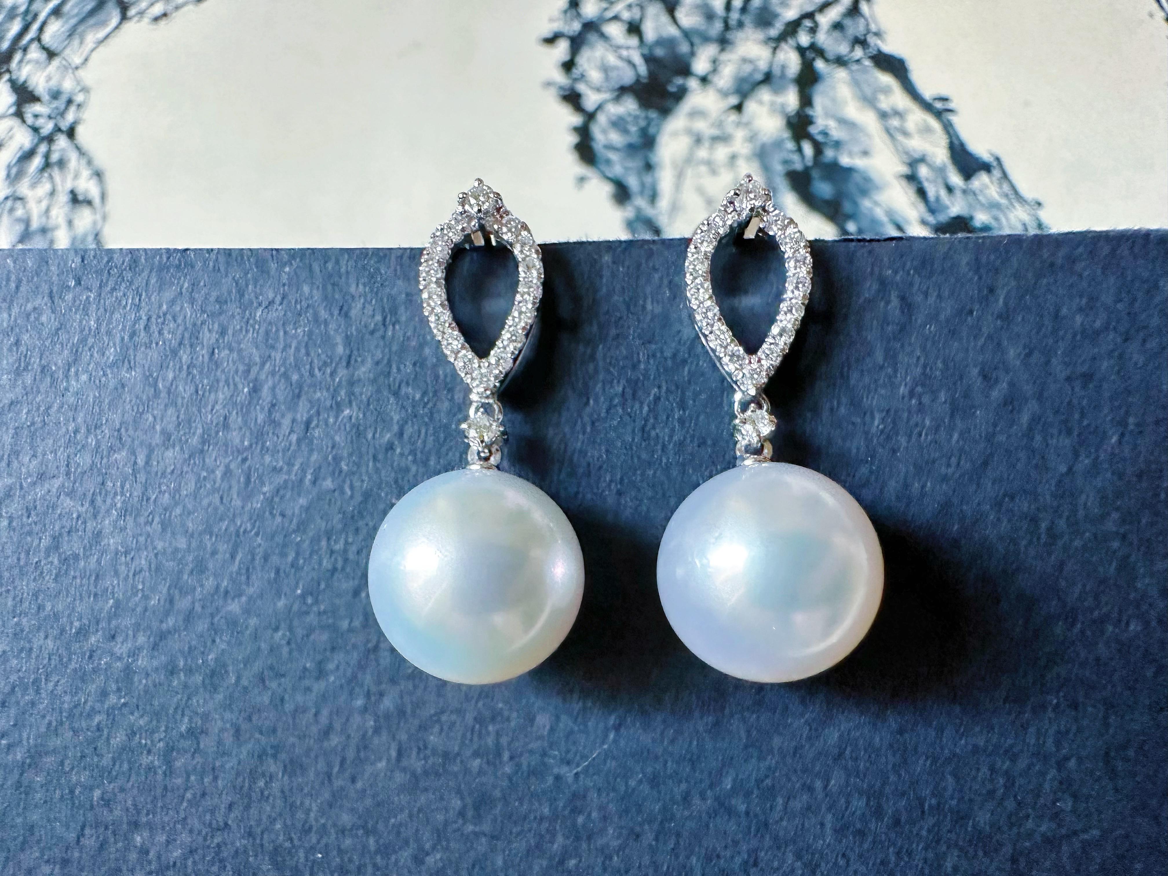 Natural South Sea Pearl Drop Earrings in 18K White Gold with Diamond en venta 1