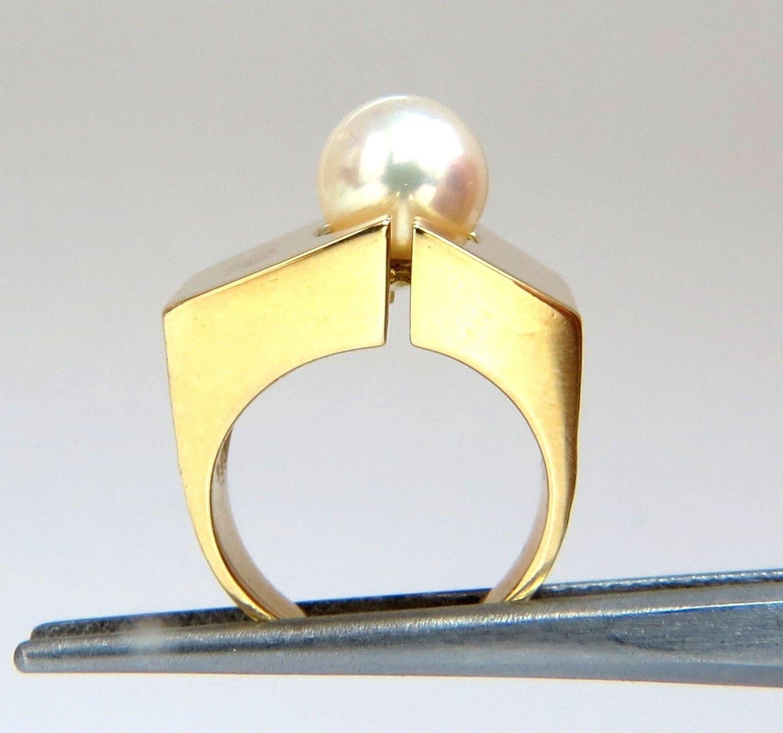 Switzerland Mod Deco

8.3mm natural Tahitian Peacock pearl ring

Excellent detail.

18kt. yellow gold

13.5 grams.

Current ring size: 4.75

We may resize, Slightly.

Marked: 