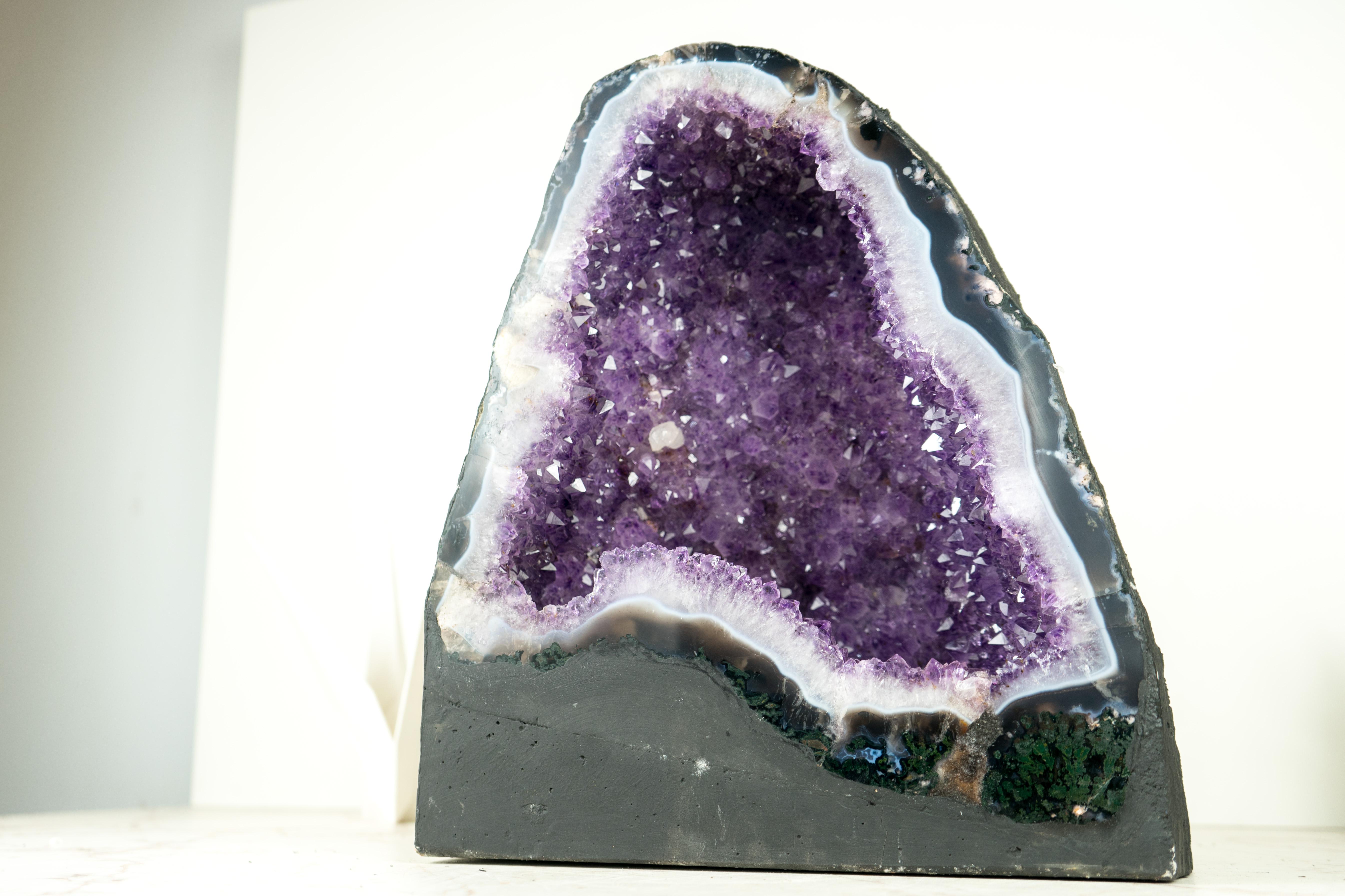 Nature Geode di ametista viola scintillante Geode di agata a bande blu cattedrale in vendita 4