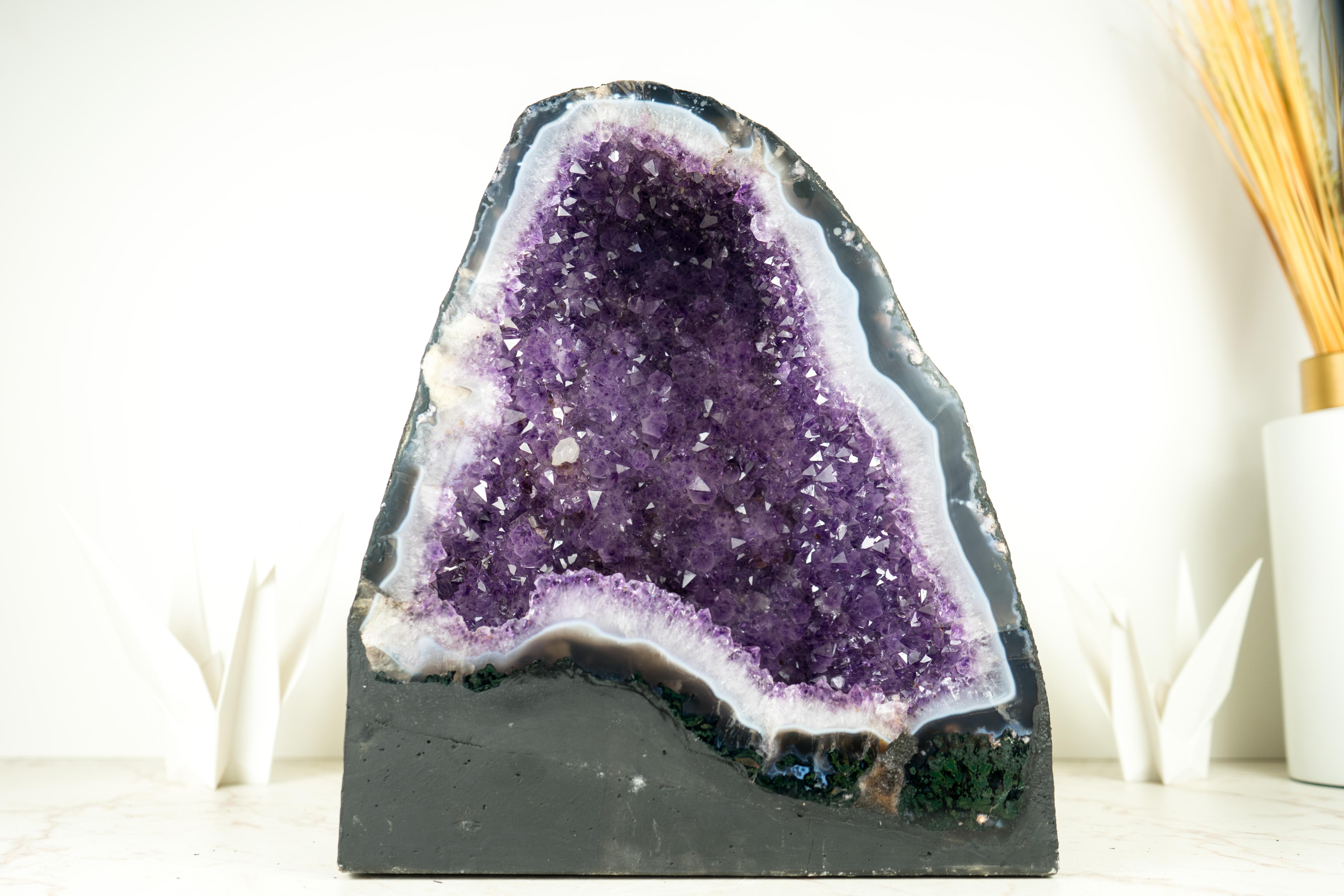 Nature Geode di ametista viola scintillante Geode di agata a bande blu cattedrale in vendita 5